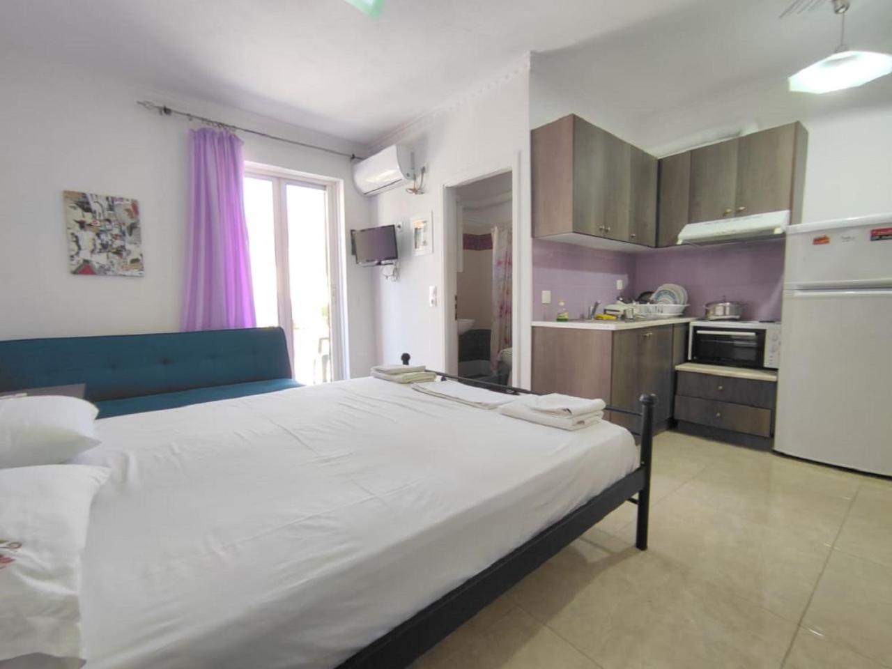 Economy Double Room - Photo 11