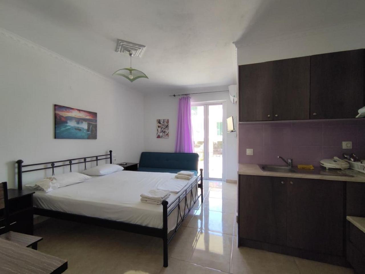 Economy Double Room - Photo 10