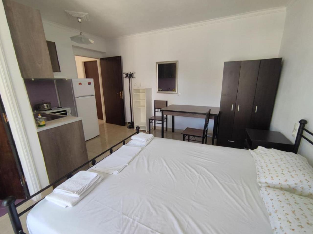 Economy Double Room - Photo 6