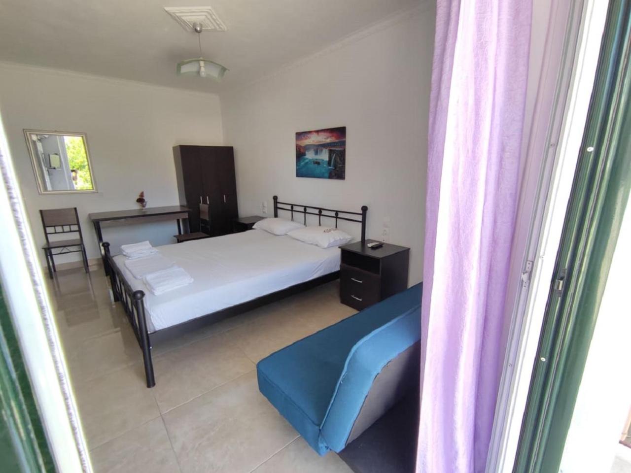 Economy Double Room - Photo 16