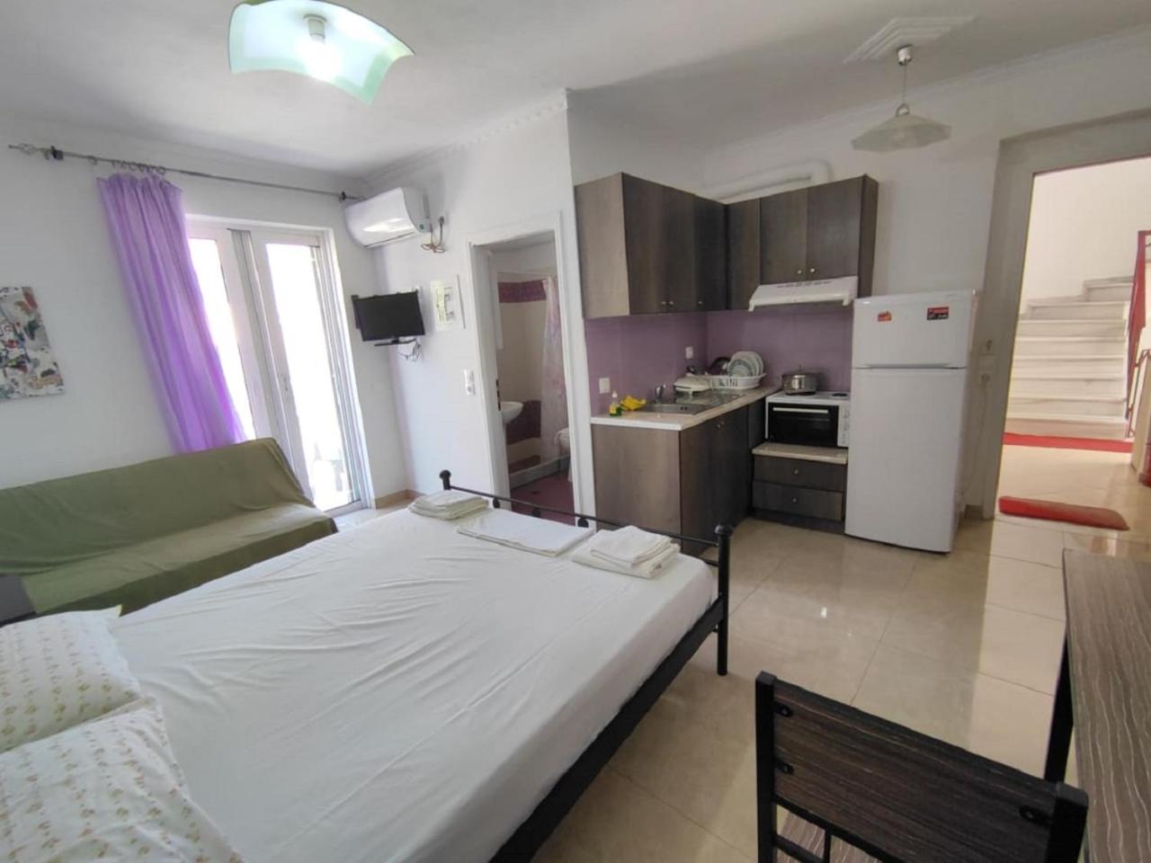 Economy Double Room - Photo 17