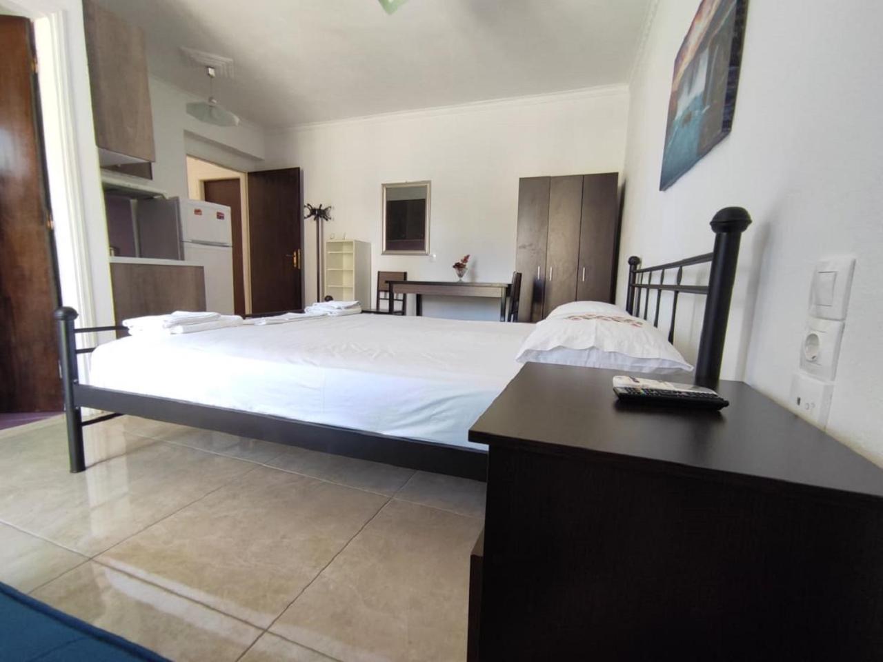 Economy Double Room - Photo 15