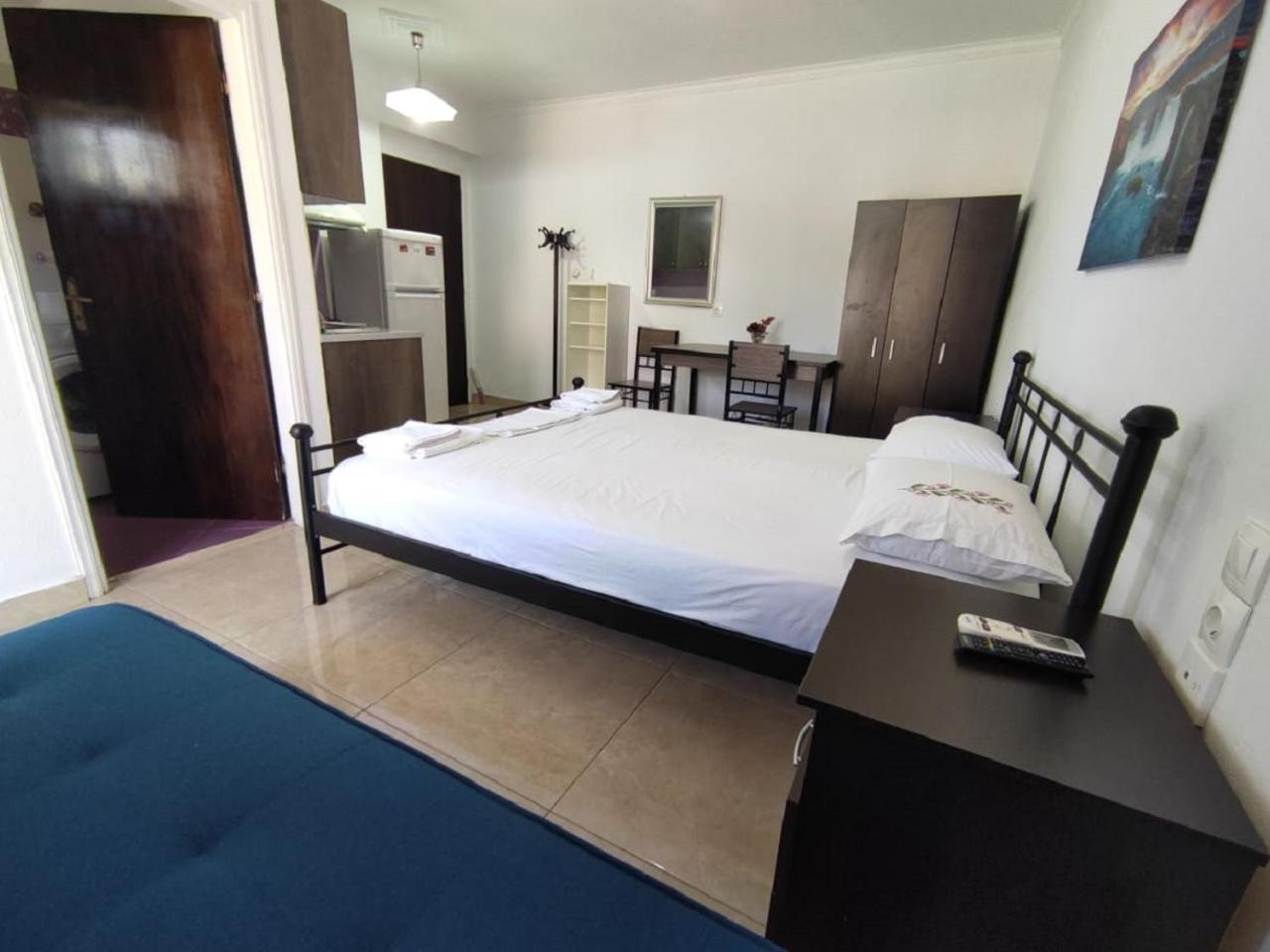 Economy Double Room - Photo 4