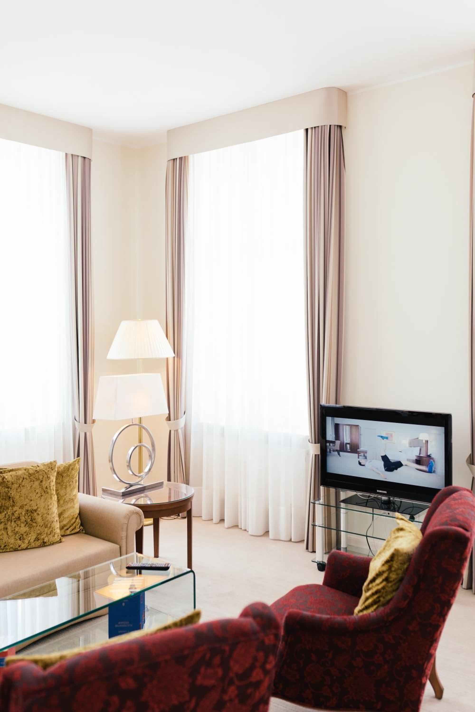 Suite - Photo 7