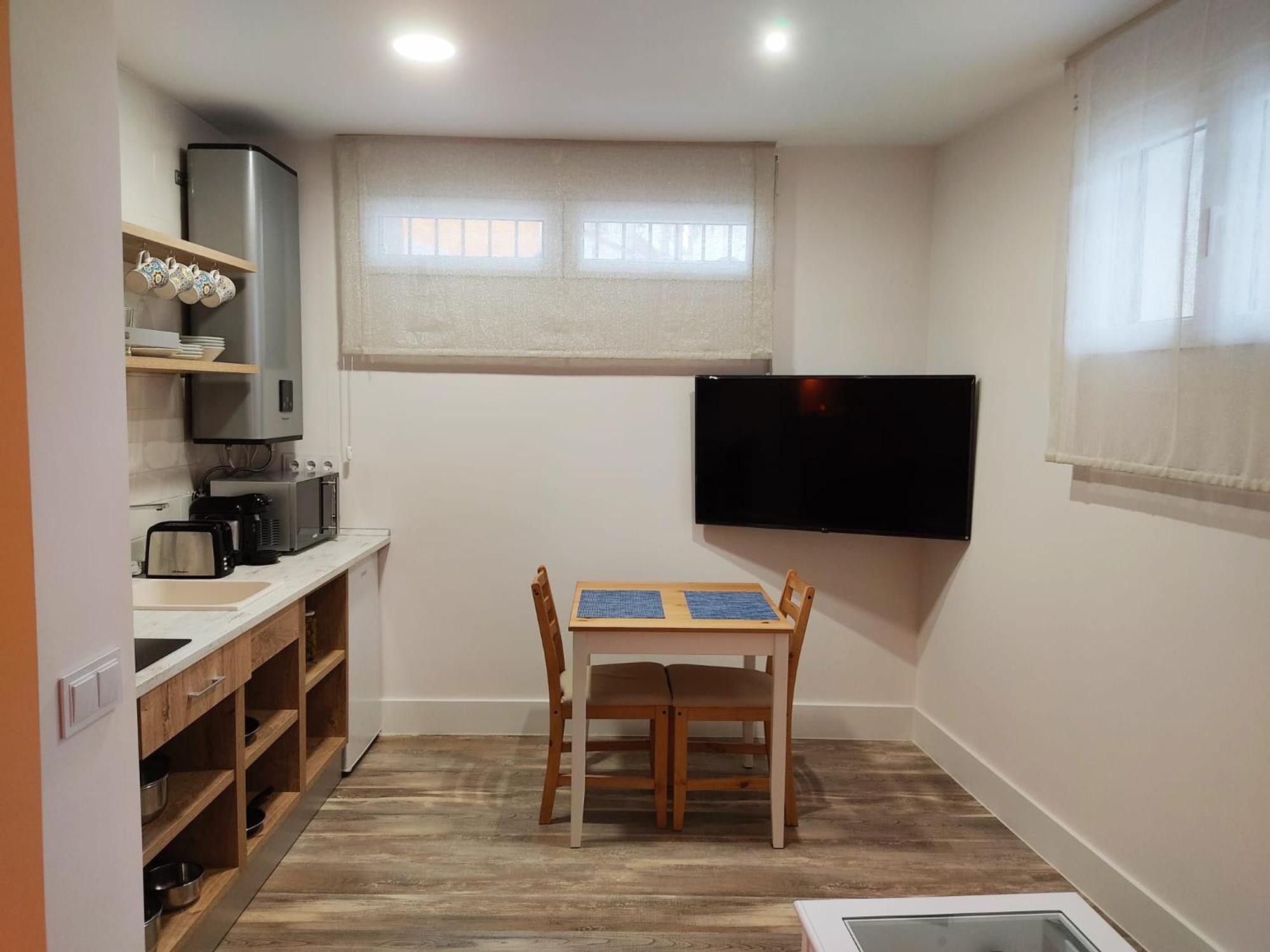 One-Bedroom Apartment - Photo 2