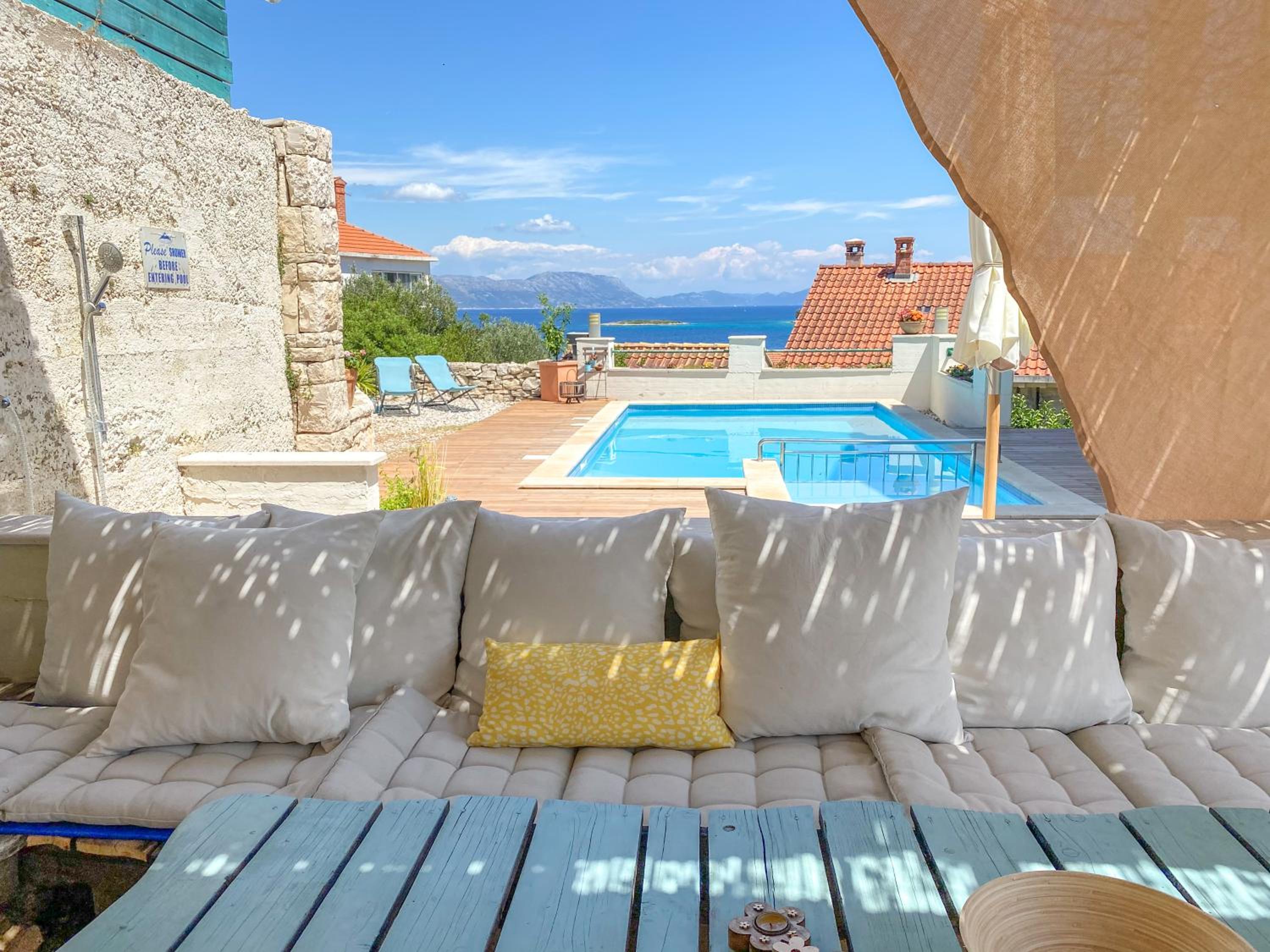 Two-Bedroom Apartment with Sofa Bed and Sea View - Photo 32