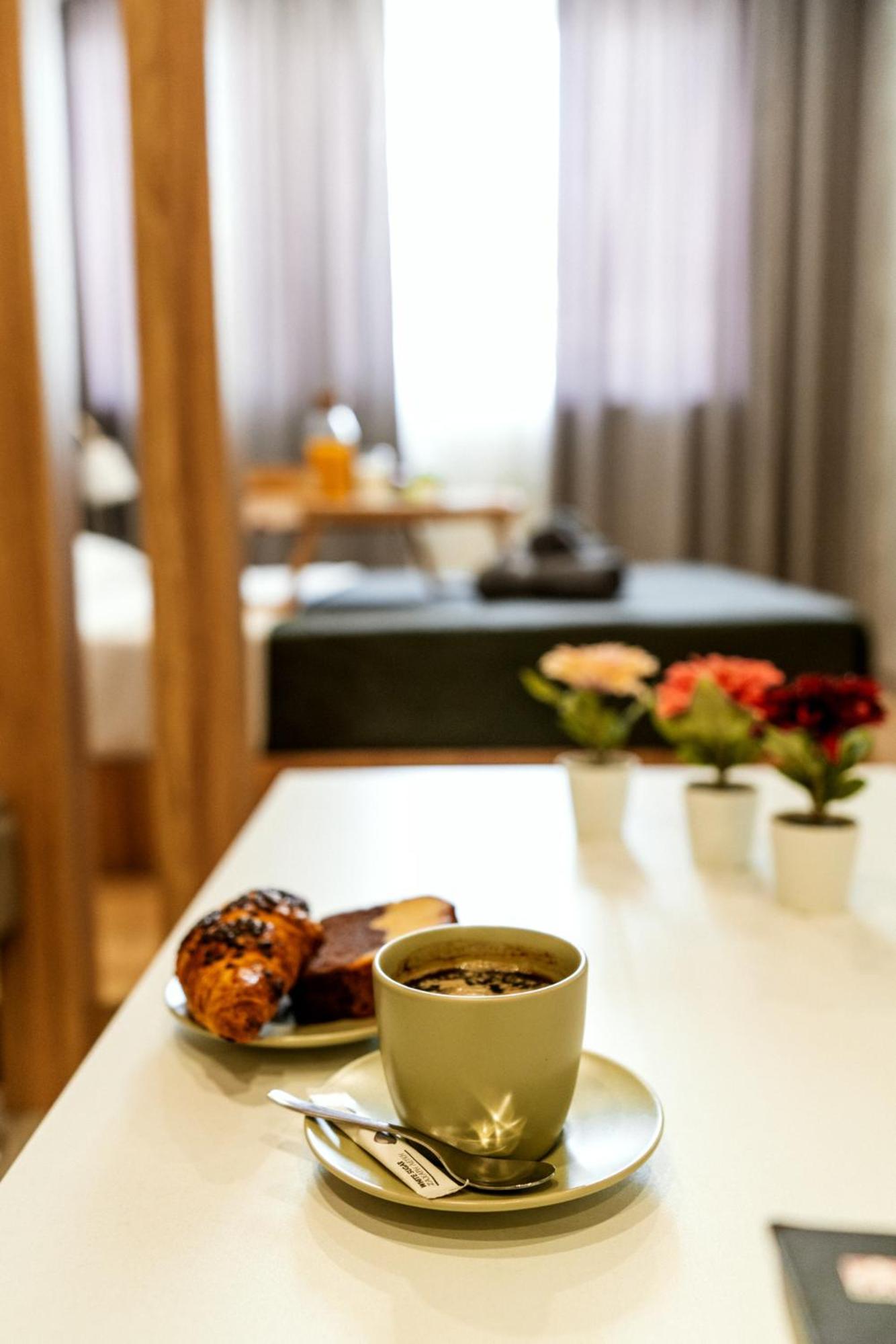 Studio Apartment - Photo 25