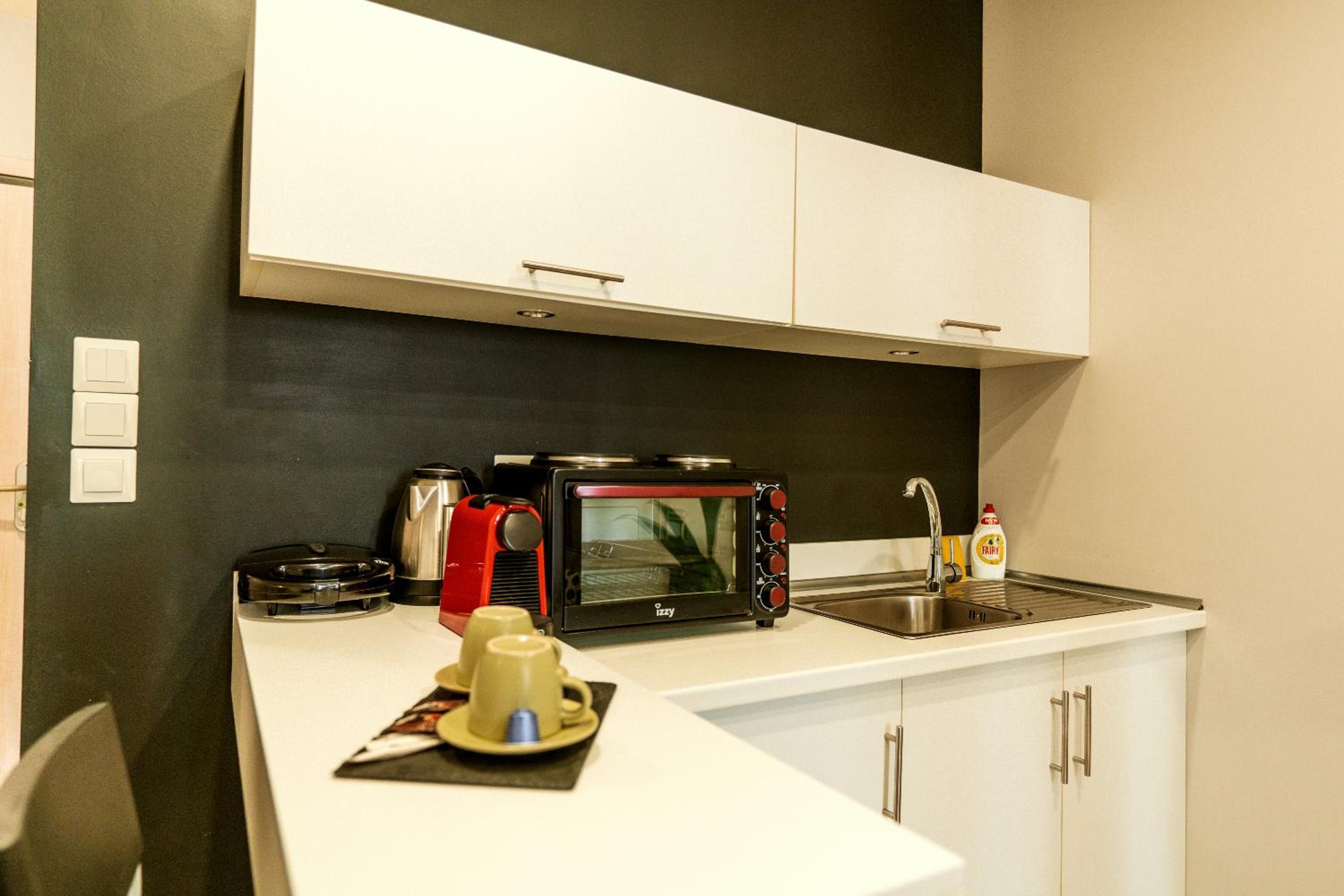Studio Apartment - Photo 12