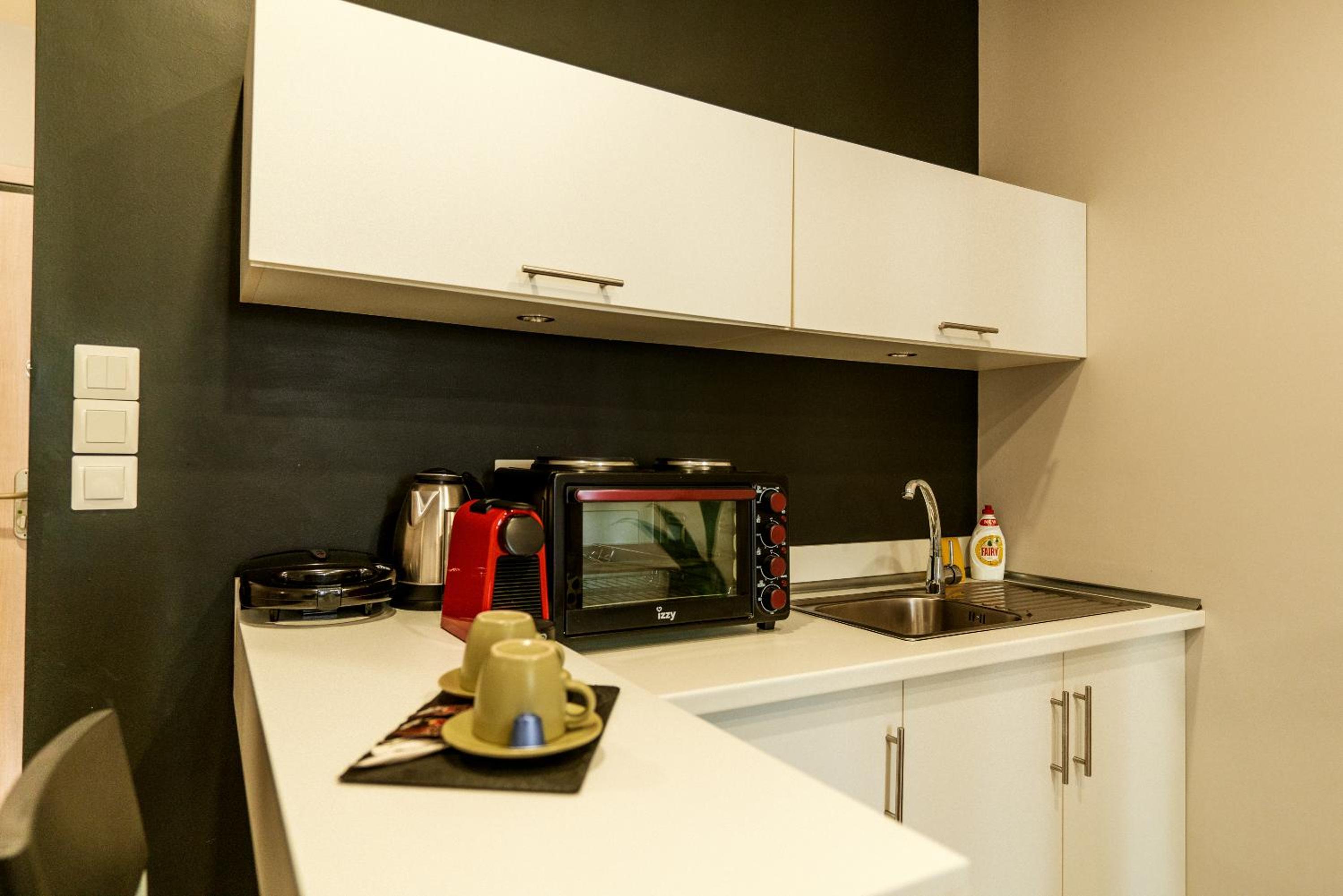 Studio Apartment - Photo 2