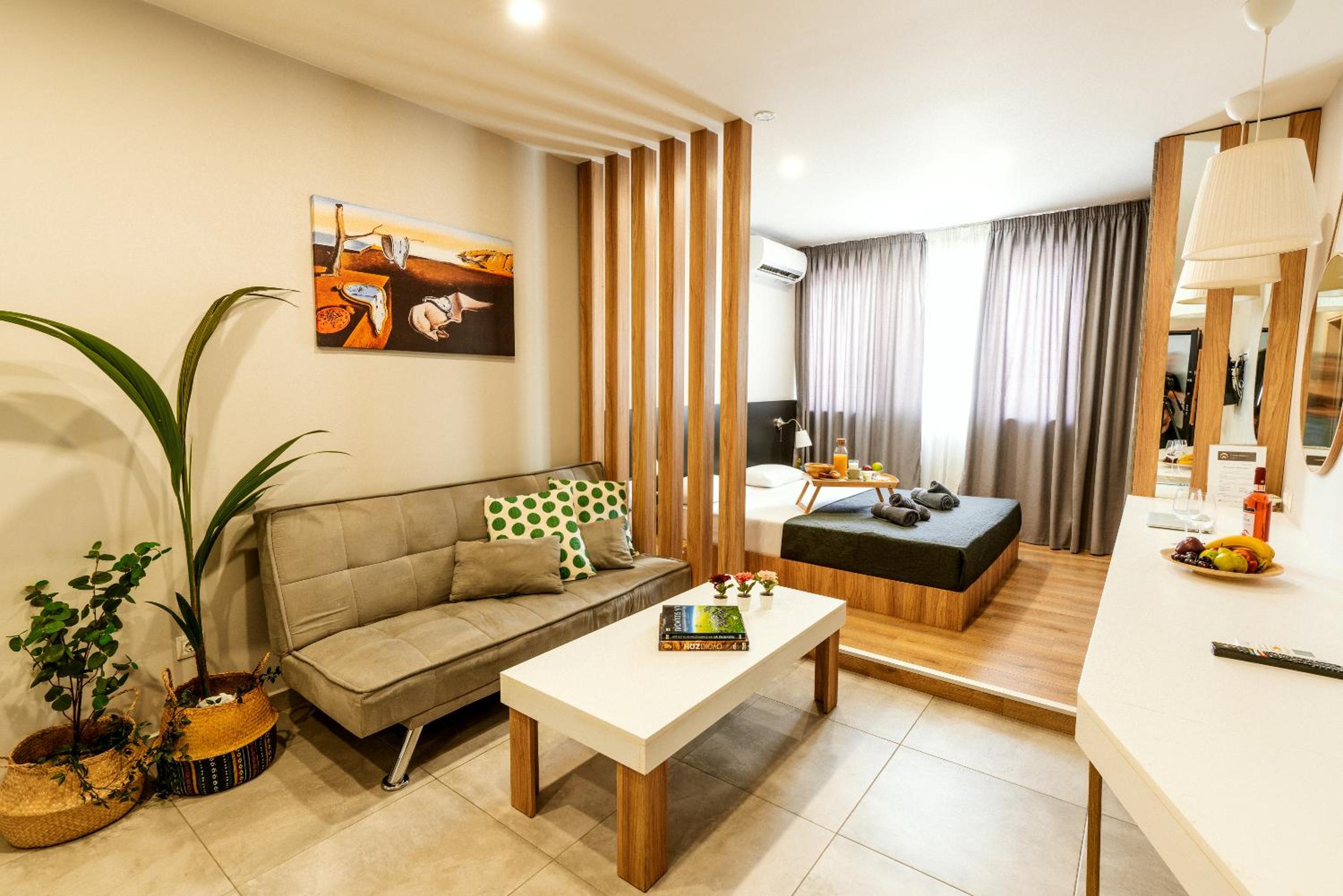 Studio Apartment