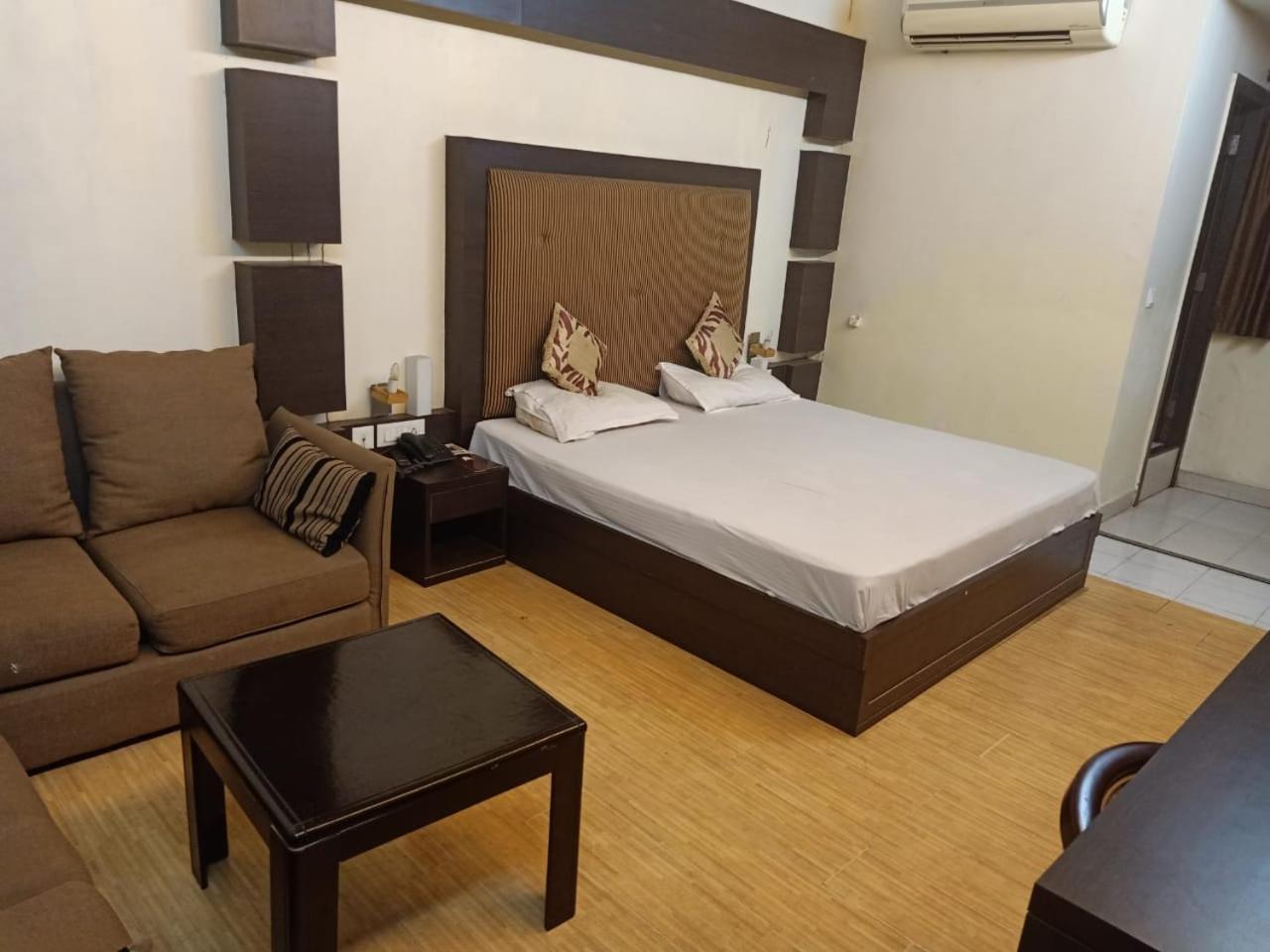 Budget Double Room photo 3