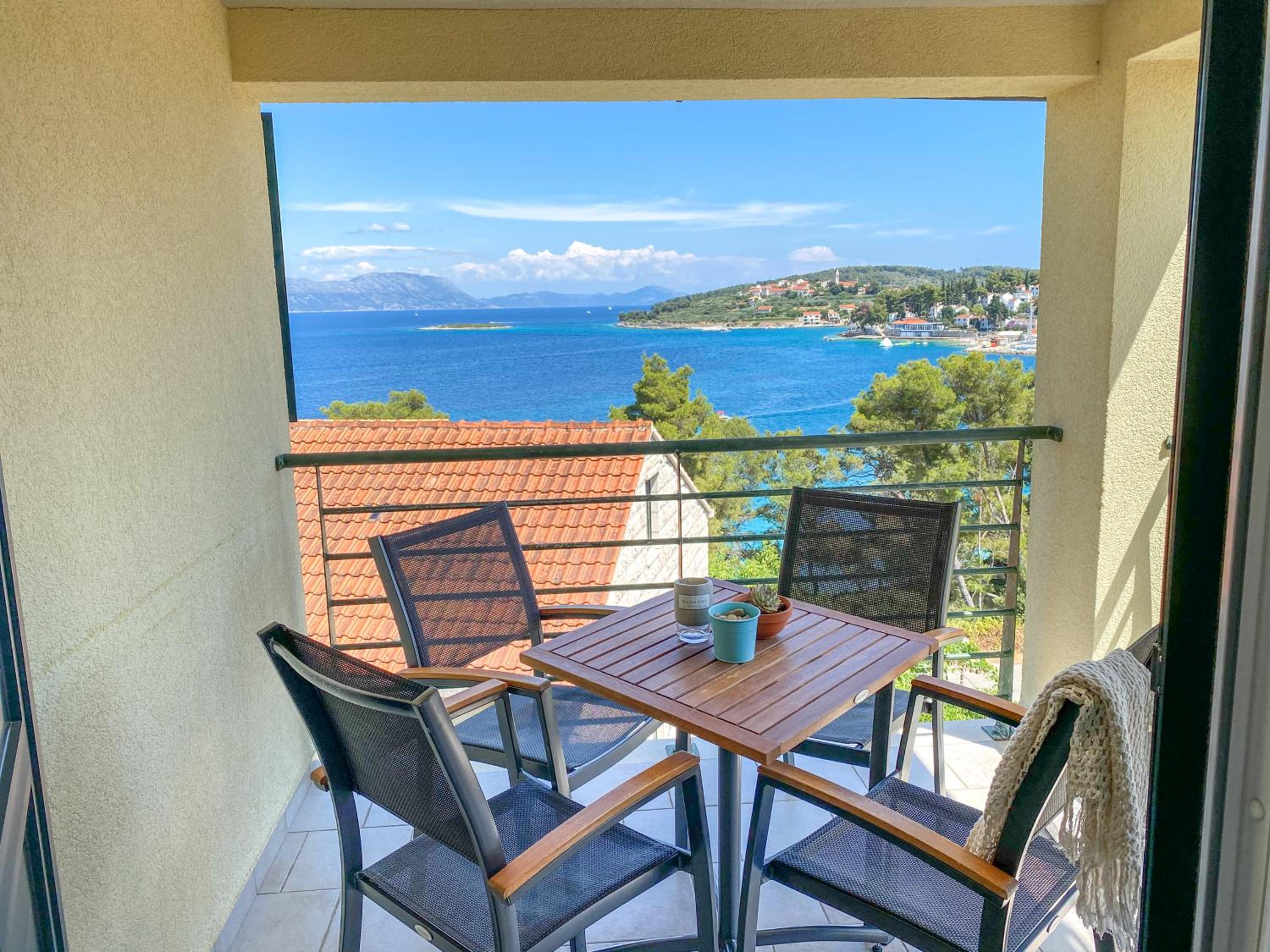 One-Bedroom Apartment with Sofa Bed and Sea View - First Floor - Photo 11