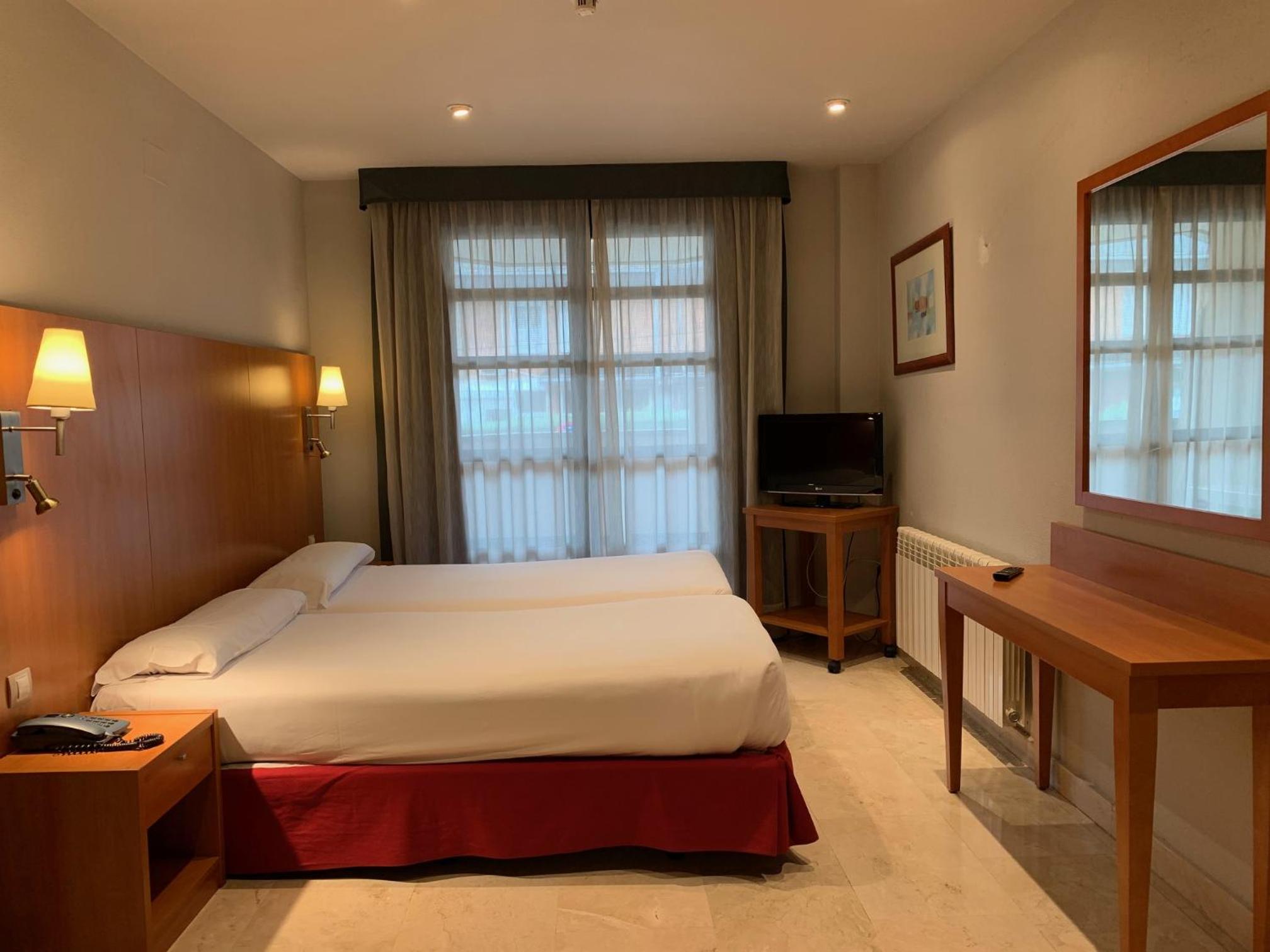 Double or Twin Room - Photo 5