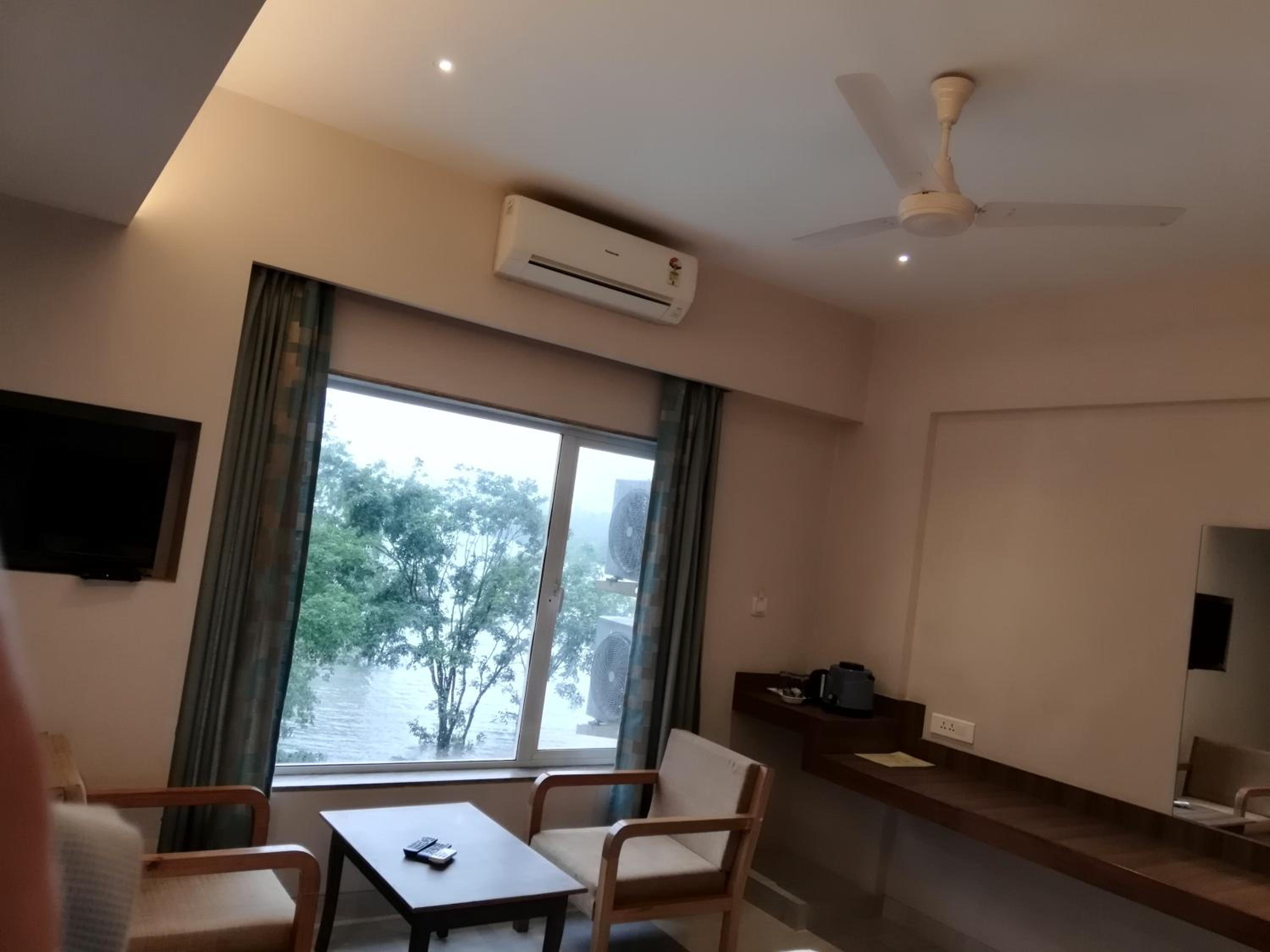 Deluxe Lake Facing Room photo 2