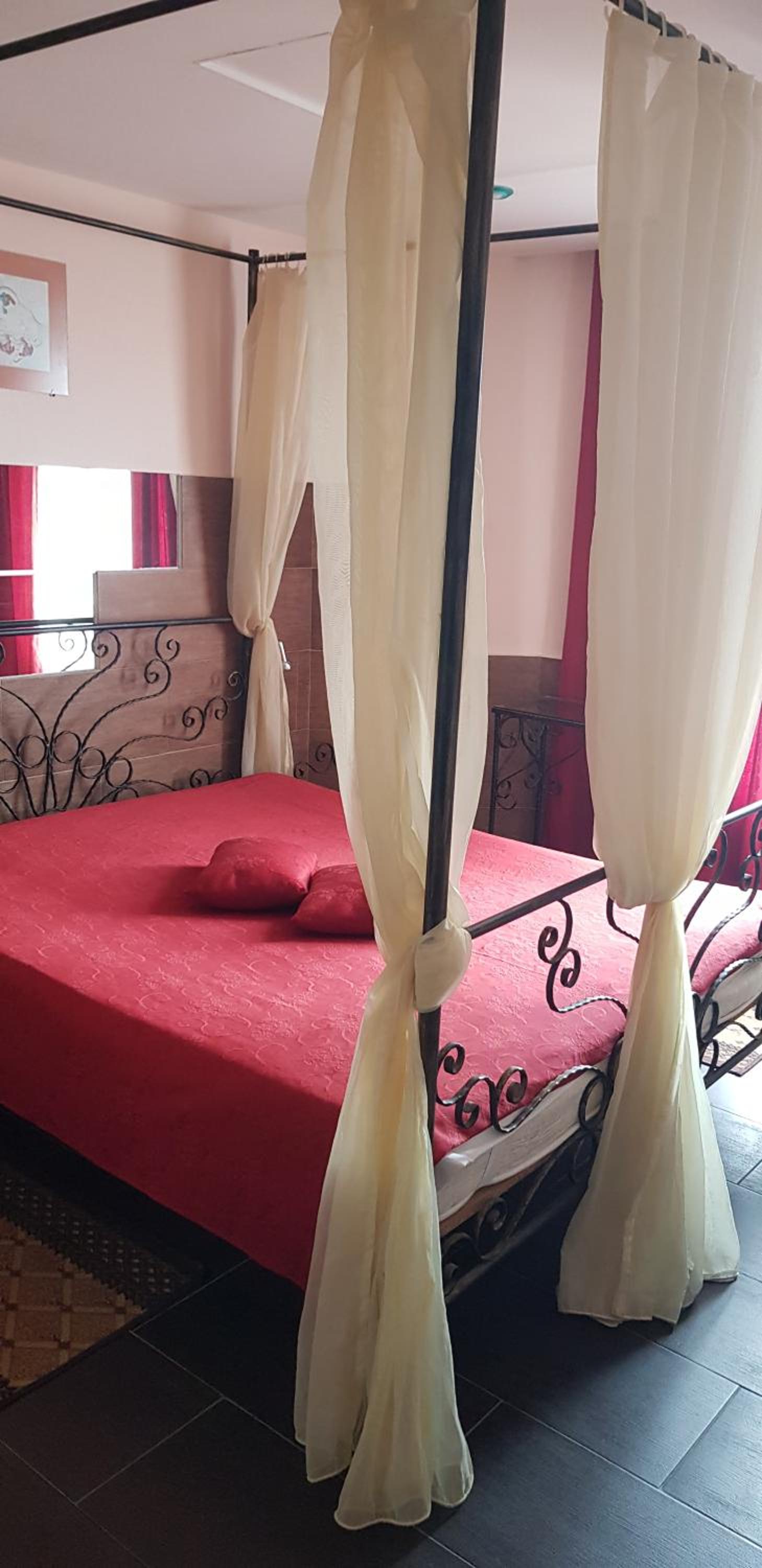 Double Room with Spa Bath - Photo 1