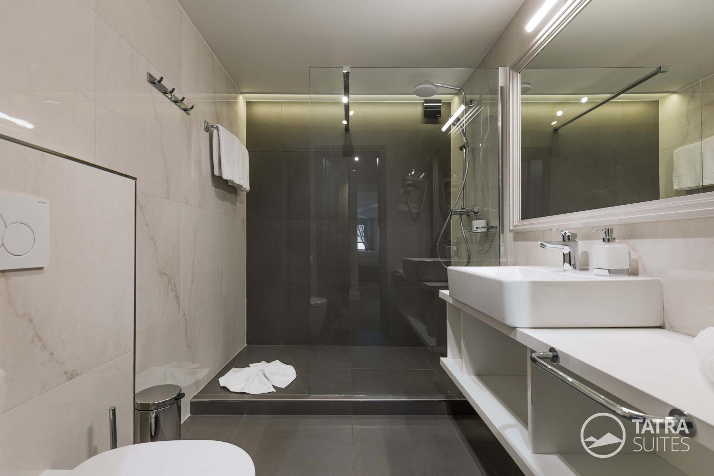 Deluxe Suite - Photo 2