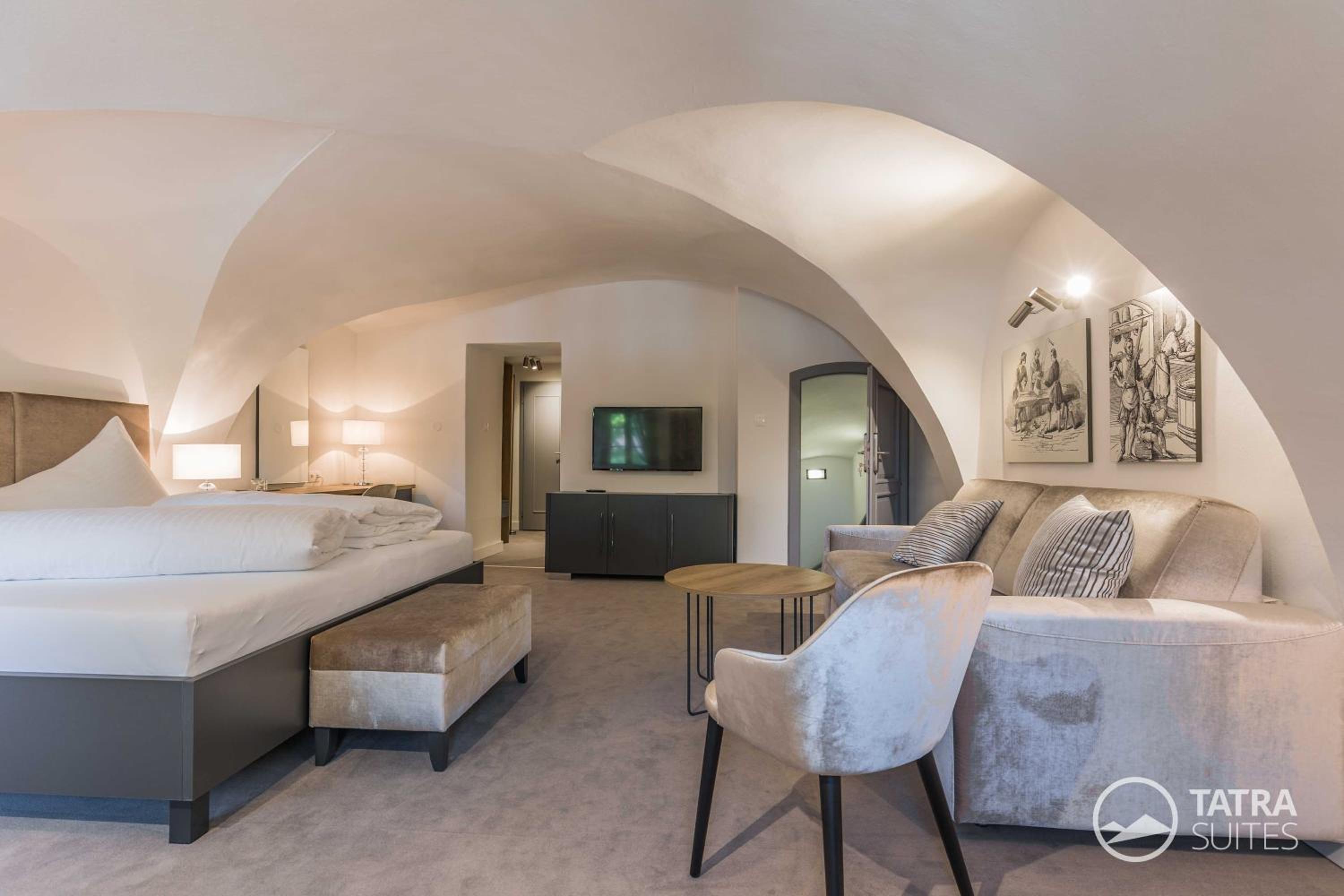 Deluxe Suite - Photo 6