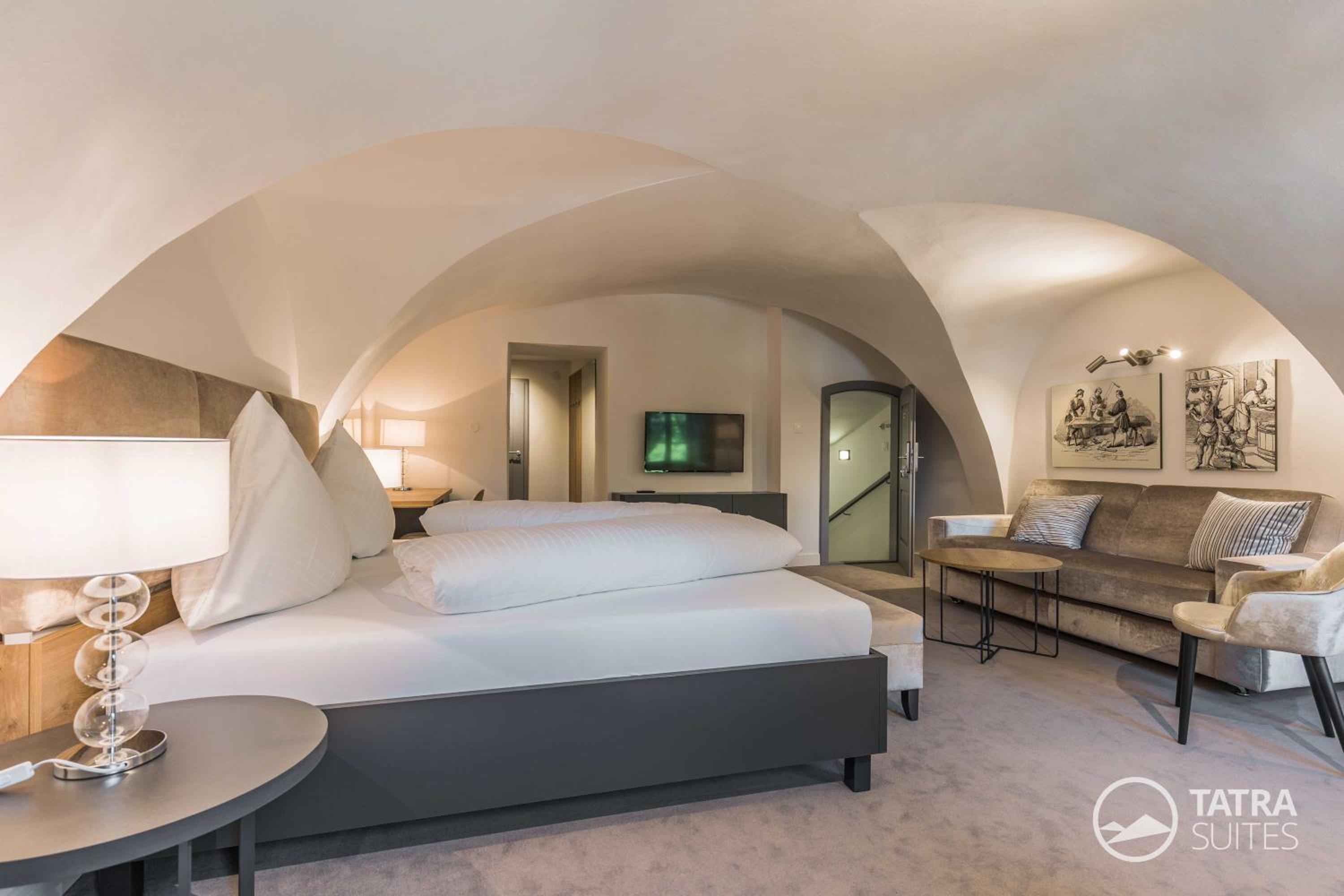 Deluxe Suite - Photo 5