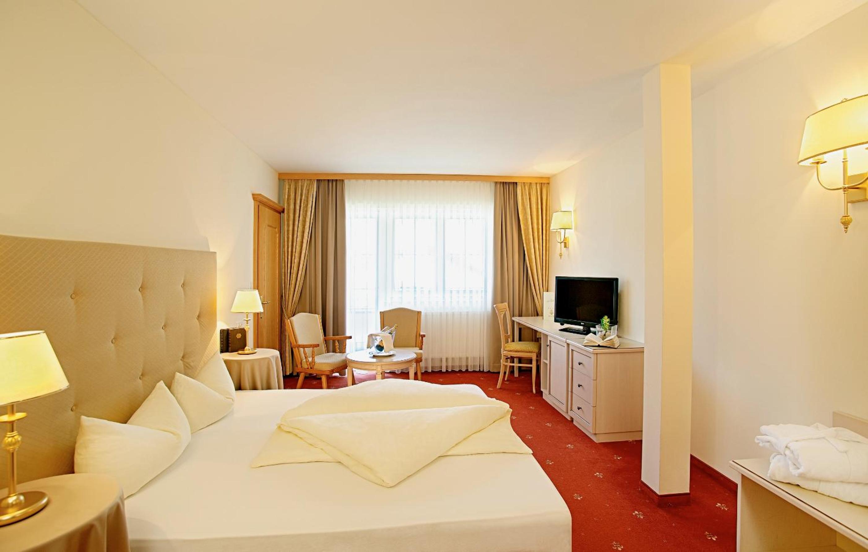 Double Room with Balcony - Photo 1