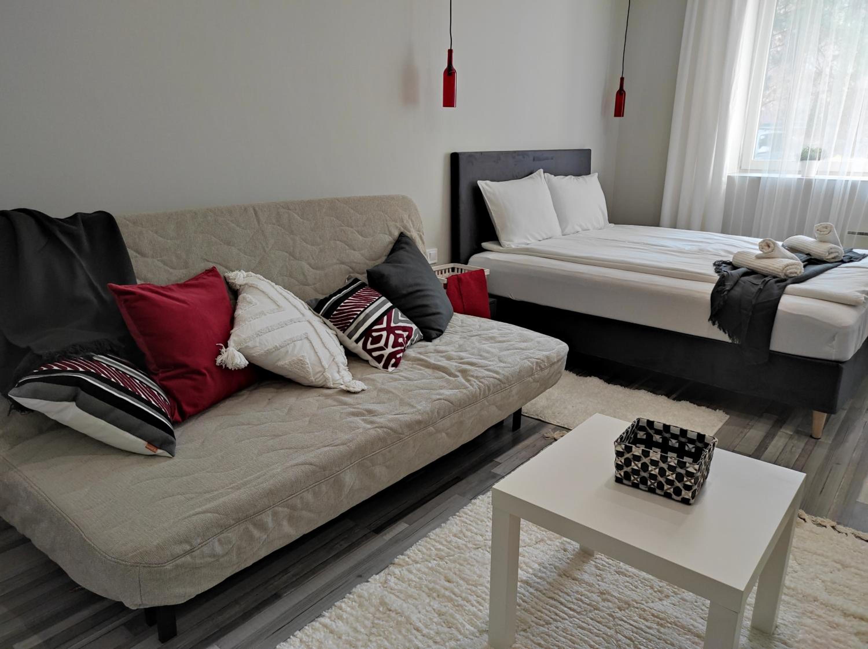 One-Bedroom Apartment photo 1