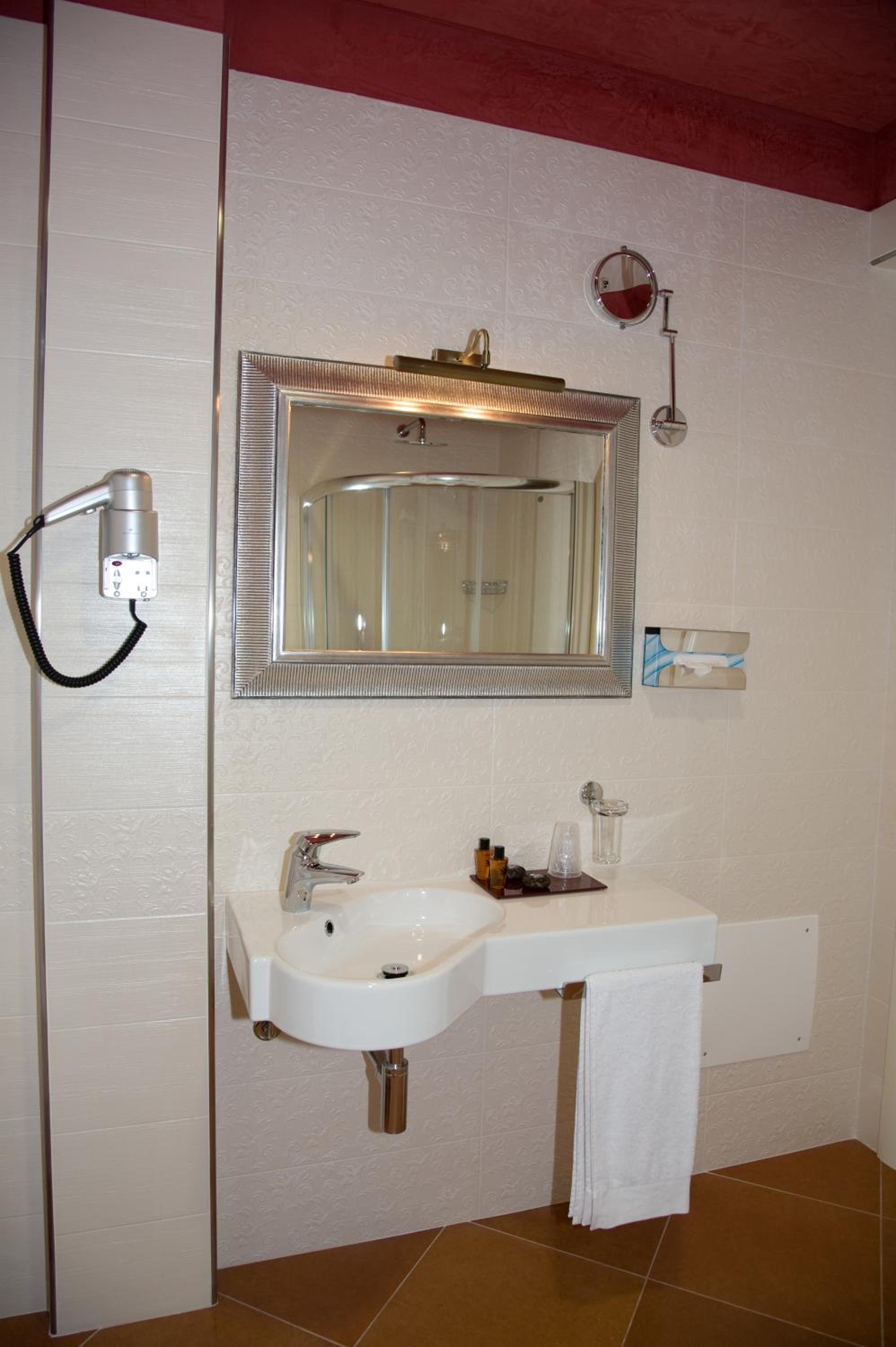 Classic Double Room - Photo 3