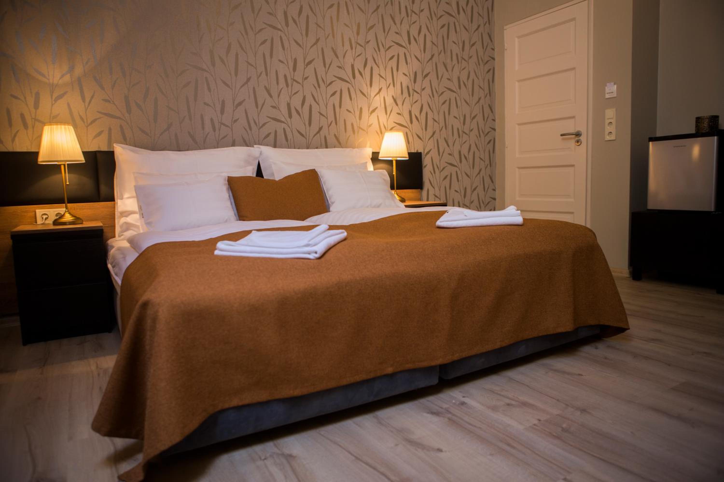 Deluxe Room (2 Adults + 1 Child) - Photo 5