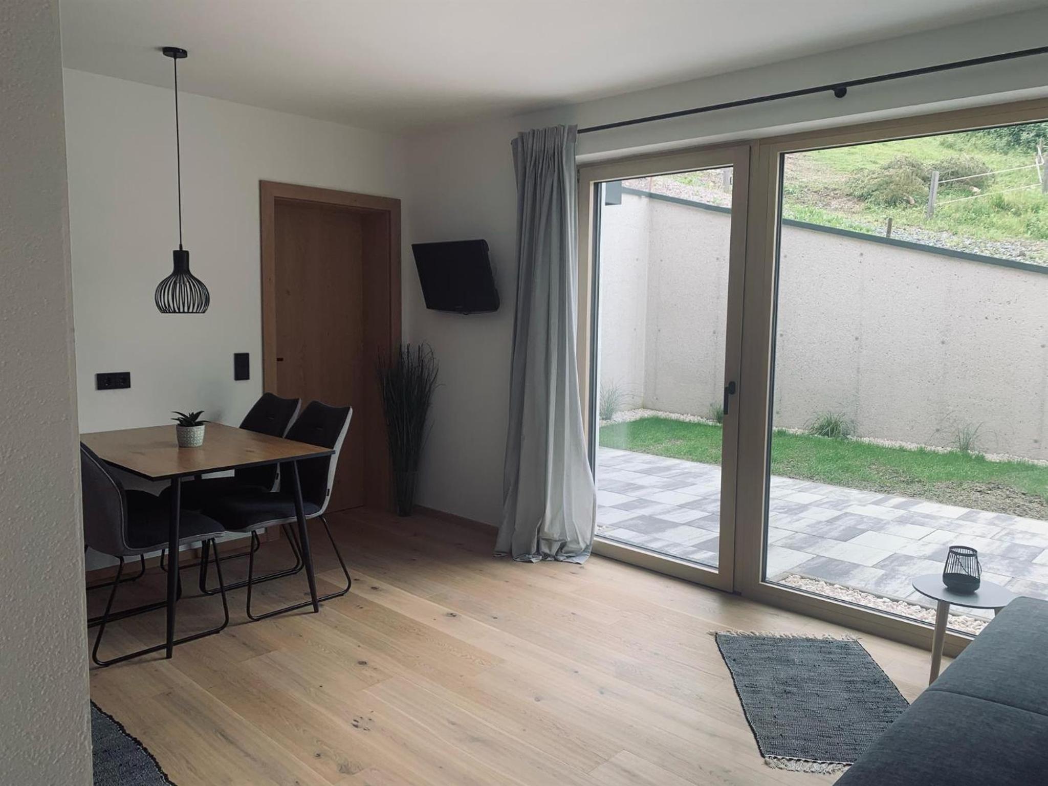 One-Bedroom Apartment with Shower photo 1