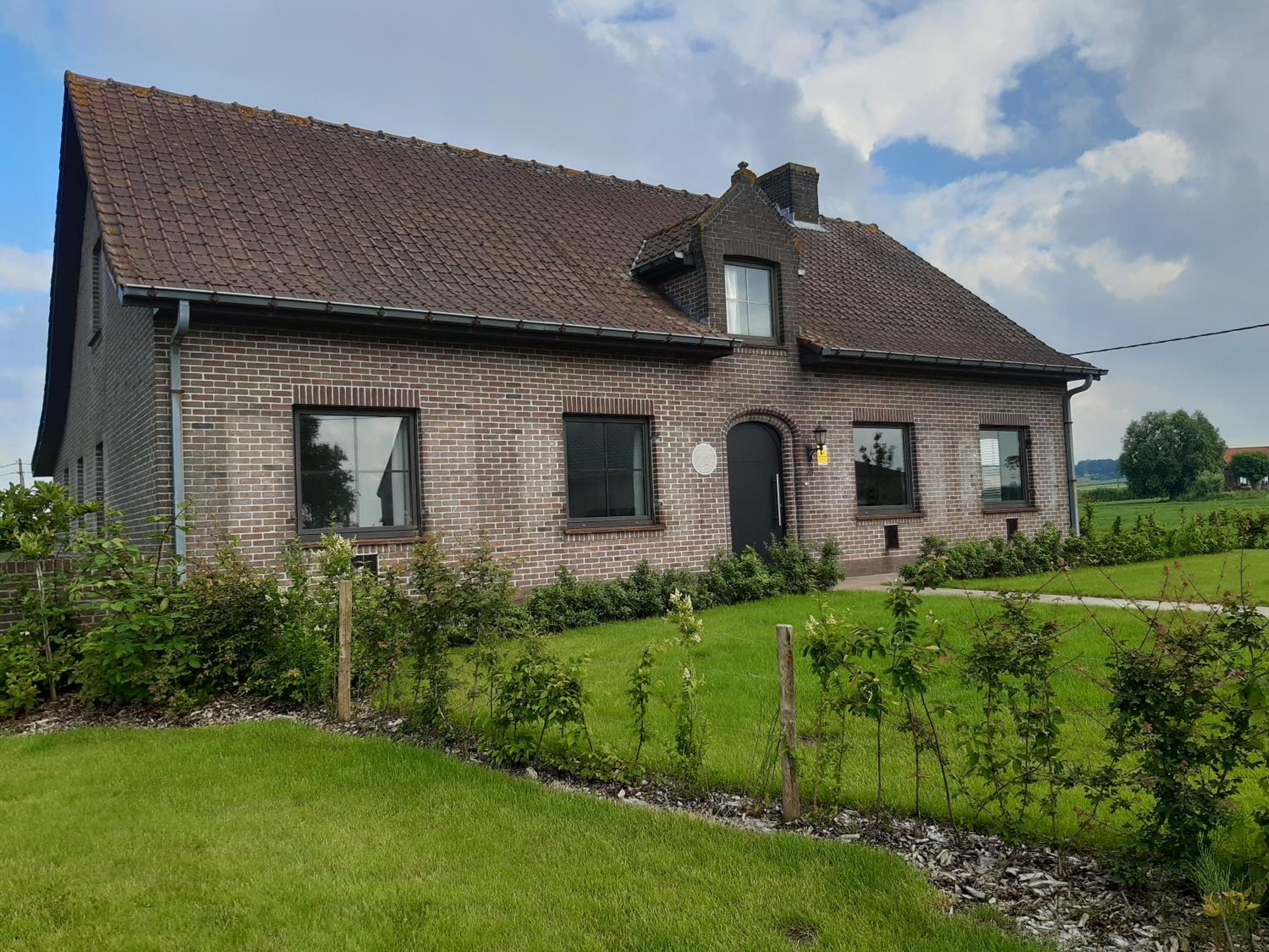 Five-Bedroom House photo 2