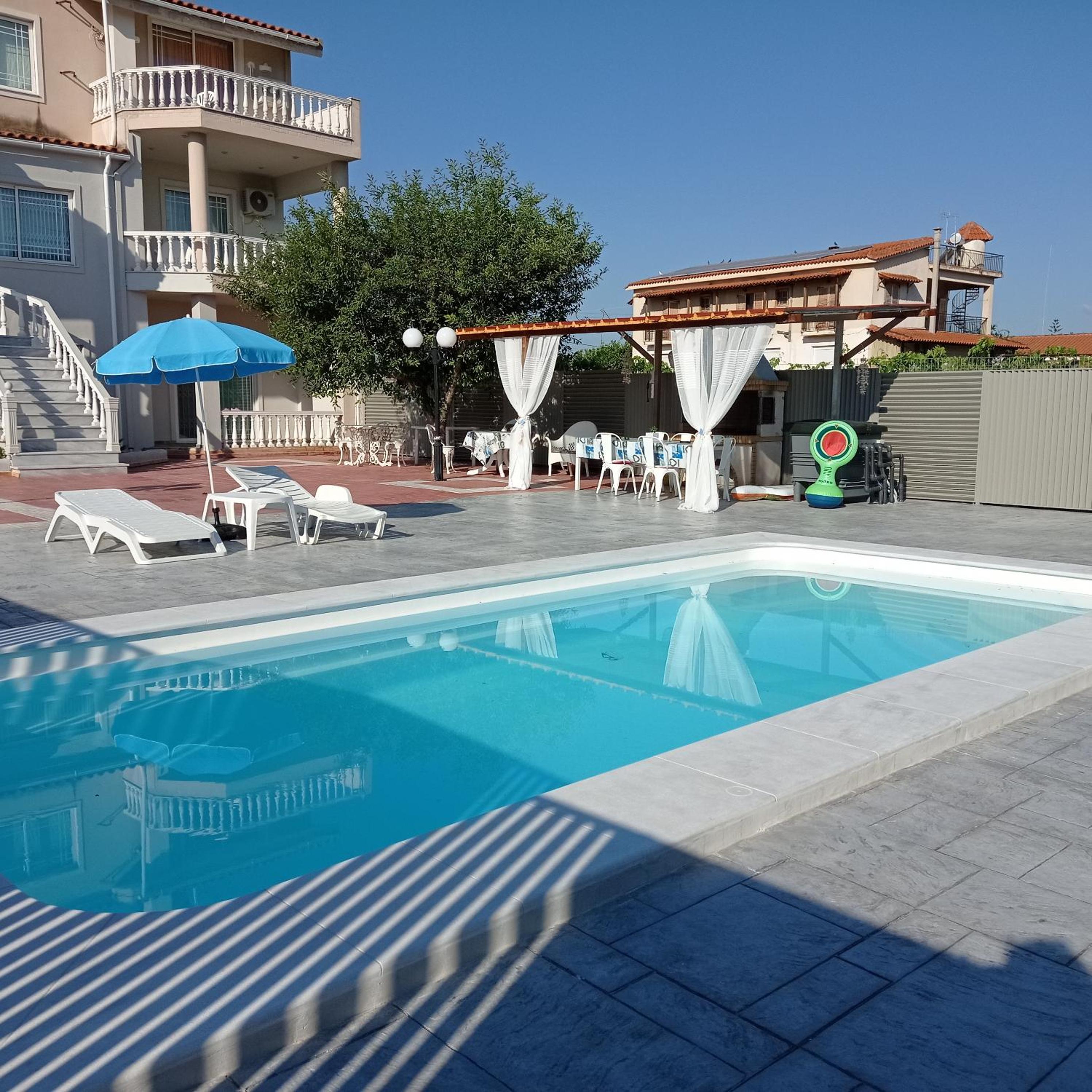 Three-Bedroom Villa photo 2