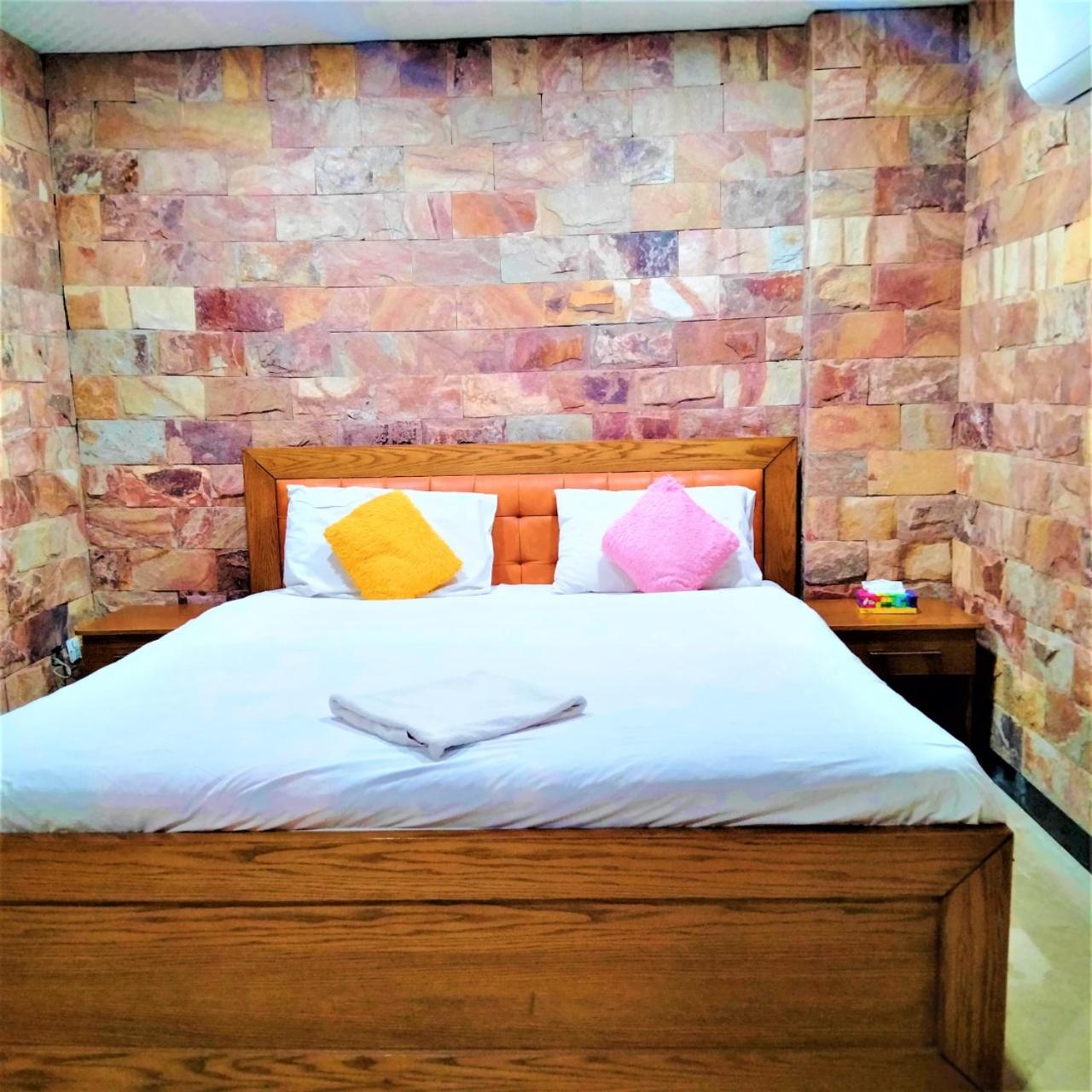 Standard King Room photo 1