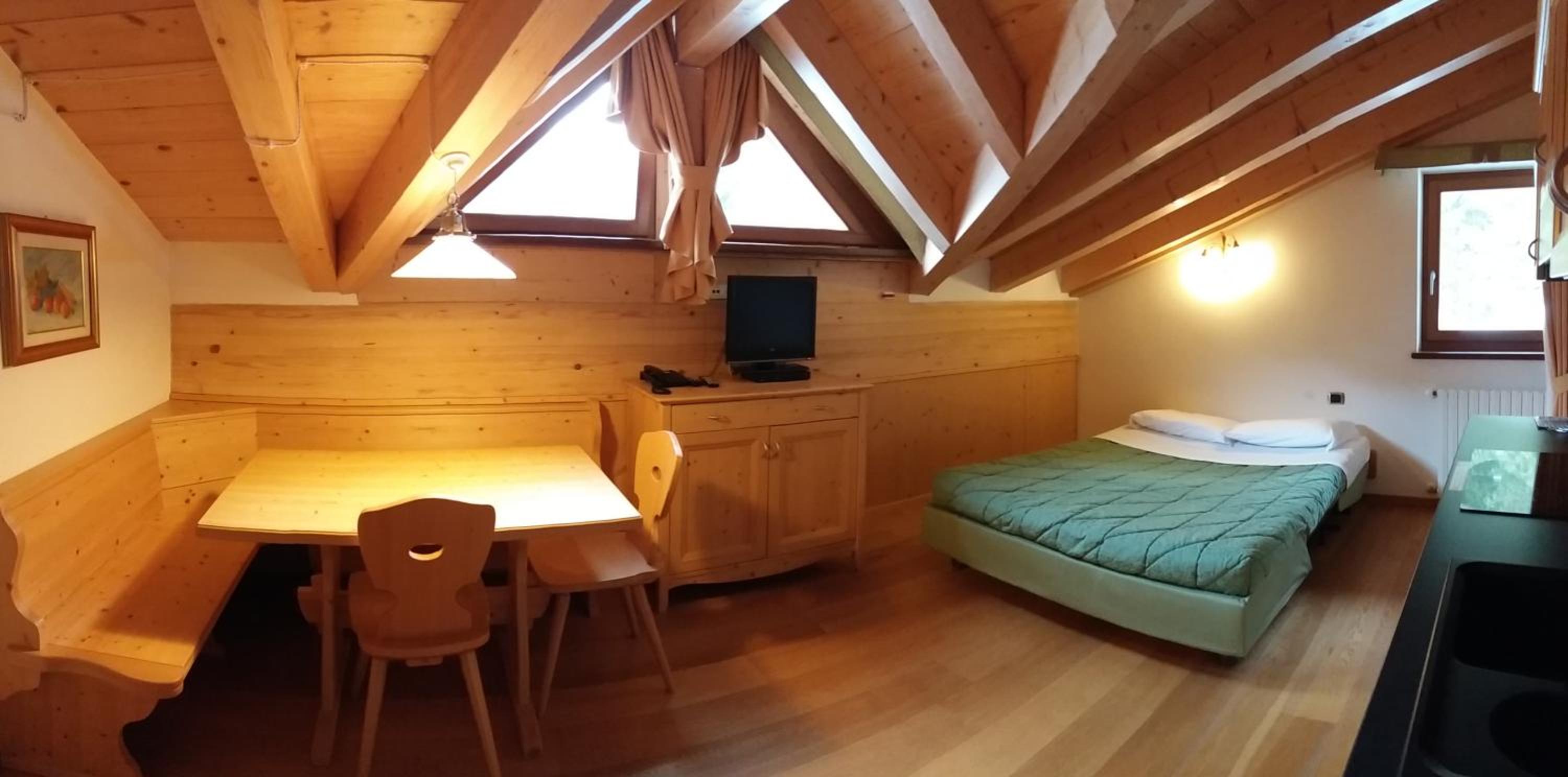 One-Bedroom Apartment - Attic photo 3