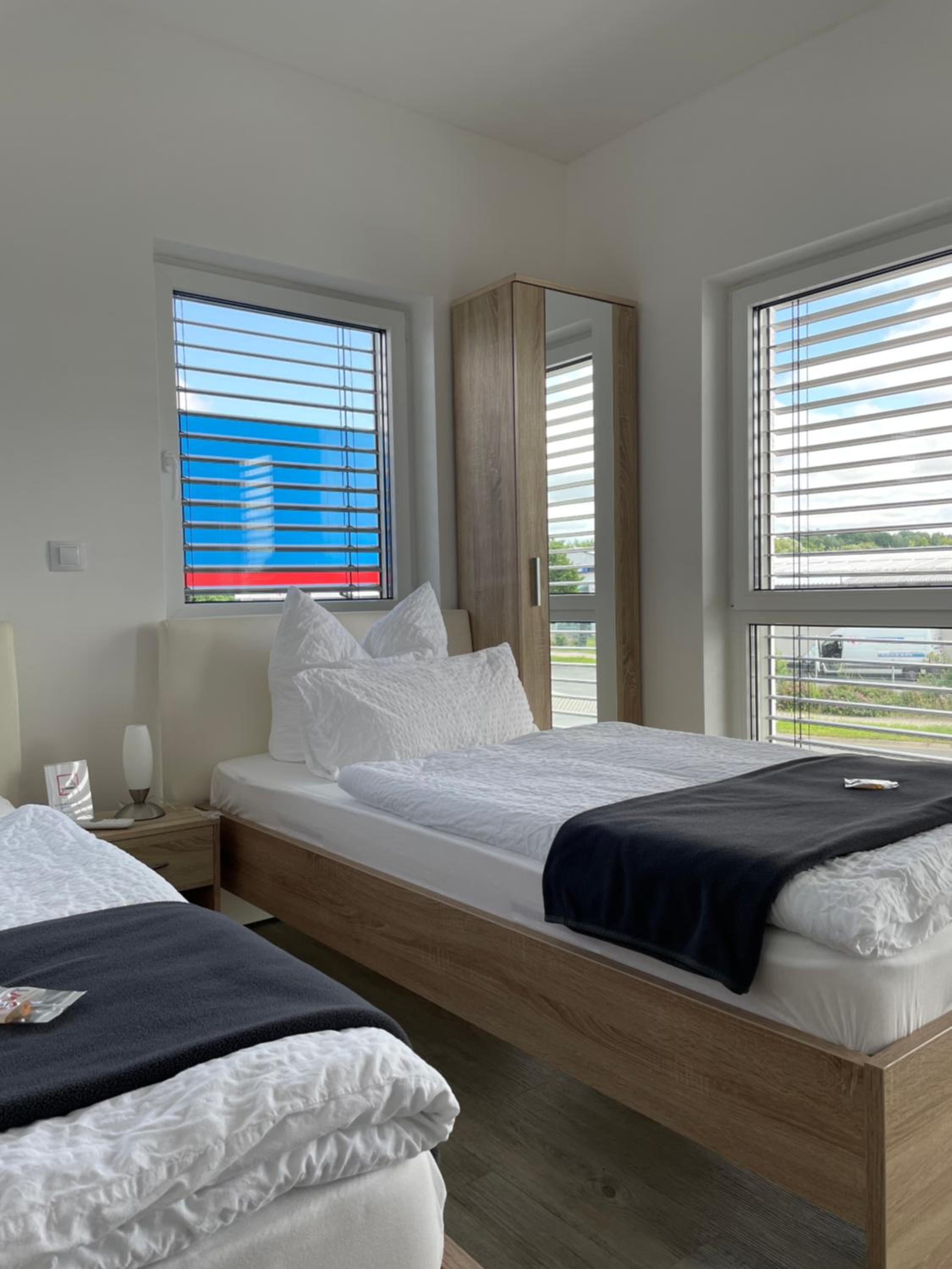 Twin Room with Private Bathroom - Photo 2
