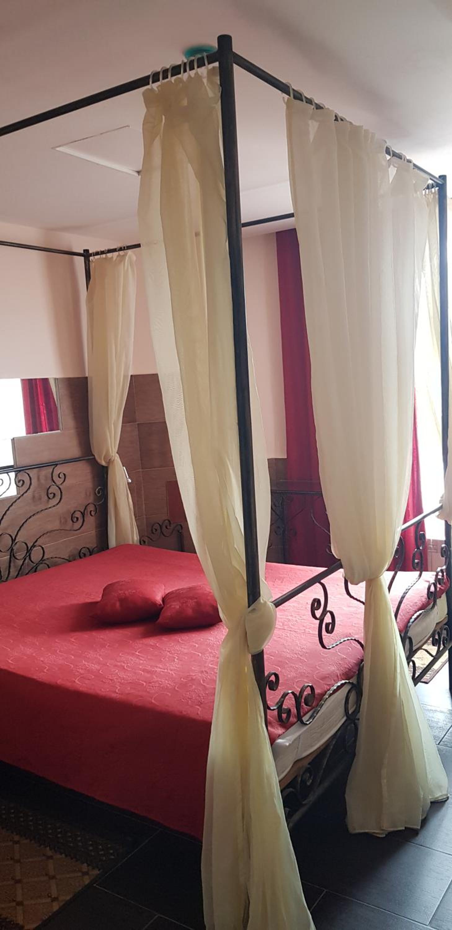 Double Room with Spa Bath - Photo 2
