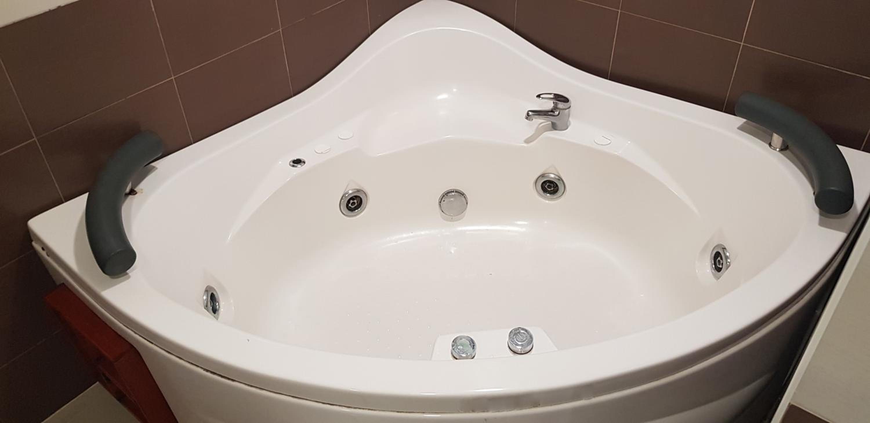 Double Room with Spa Bath - Photo 3