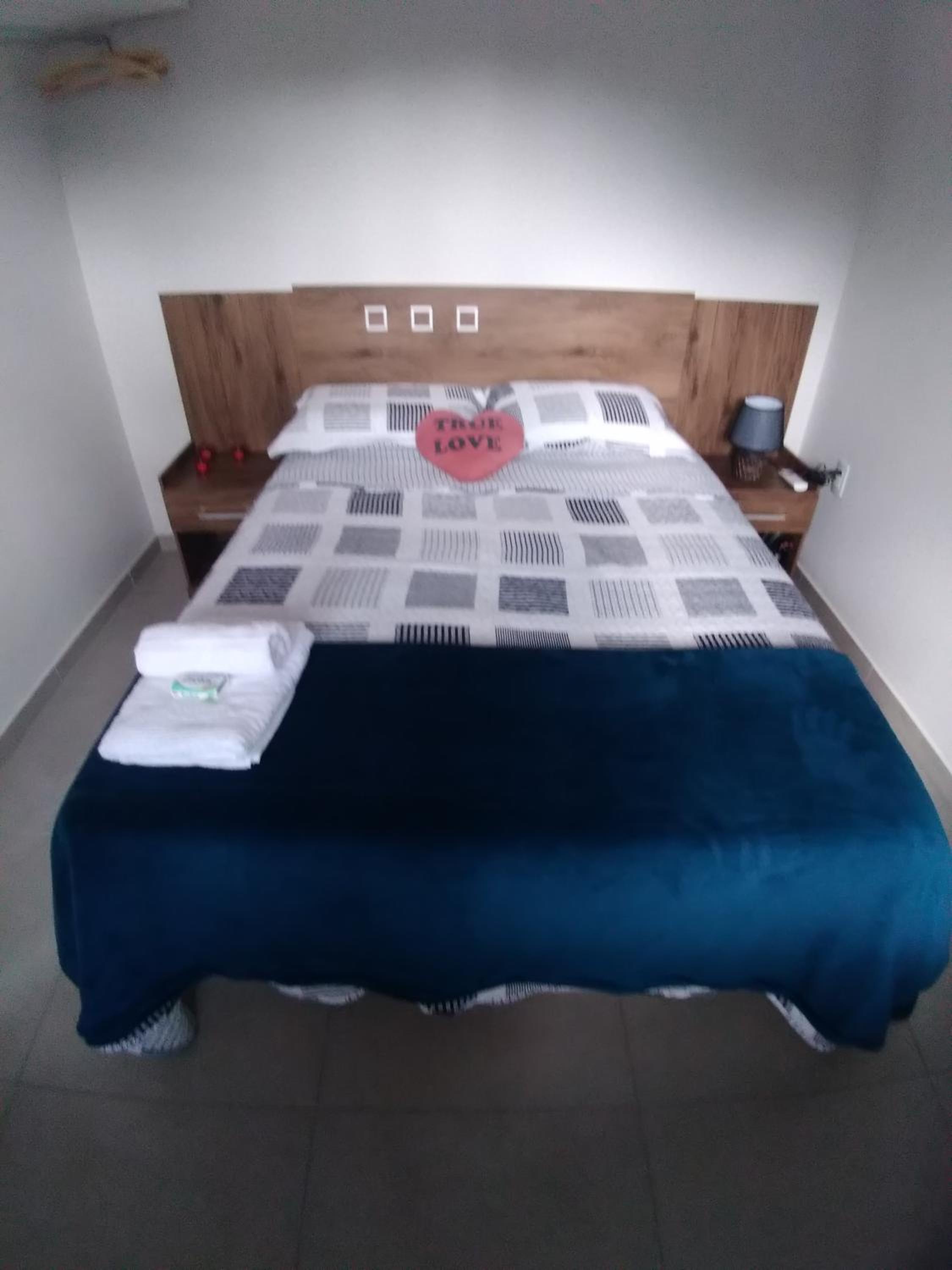One-Bedroom Apartment - Photo 2
