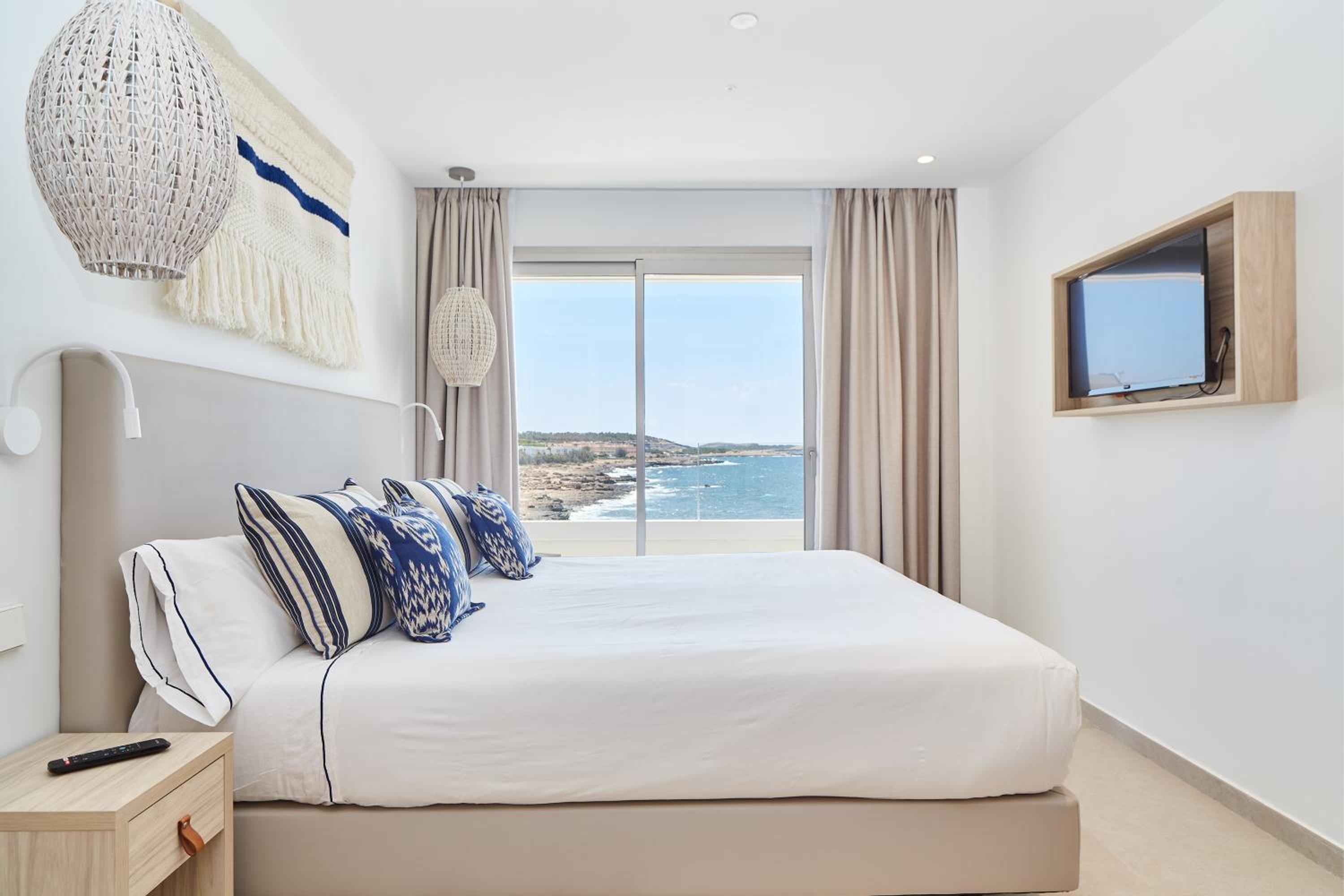 Two-Bedroom Suite with Panoramic Sea View