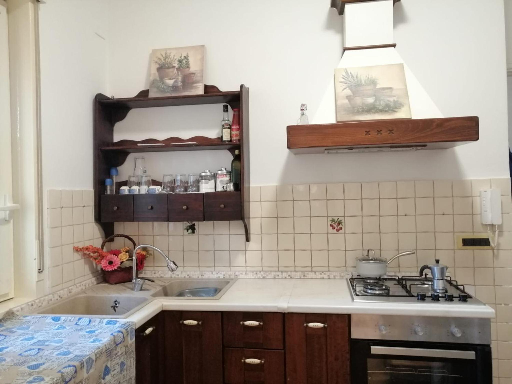 Two-Bedroom House - Photo 10