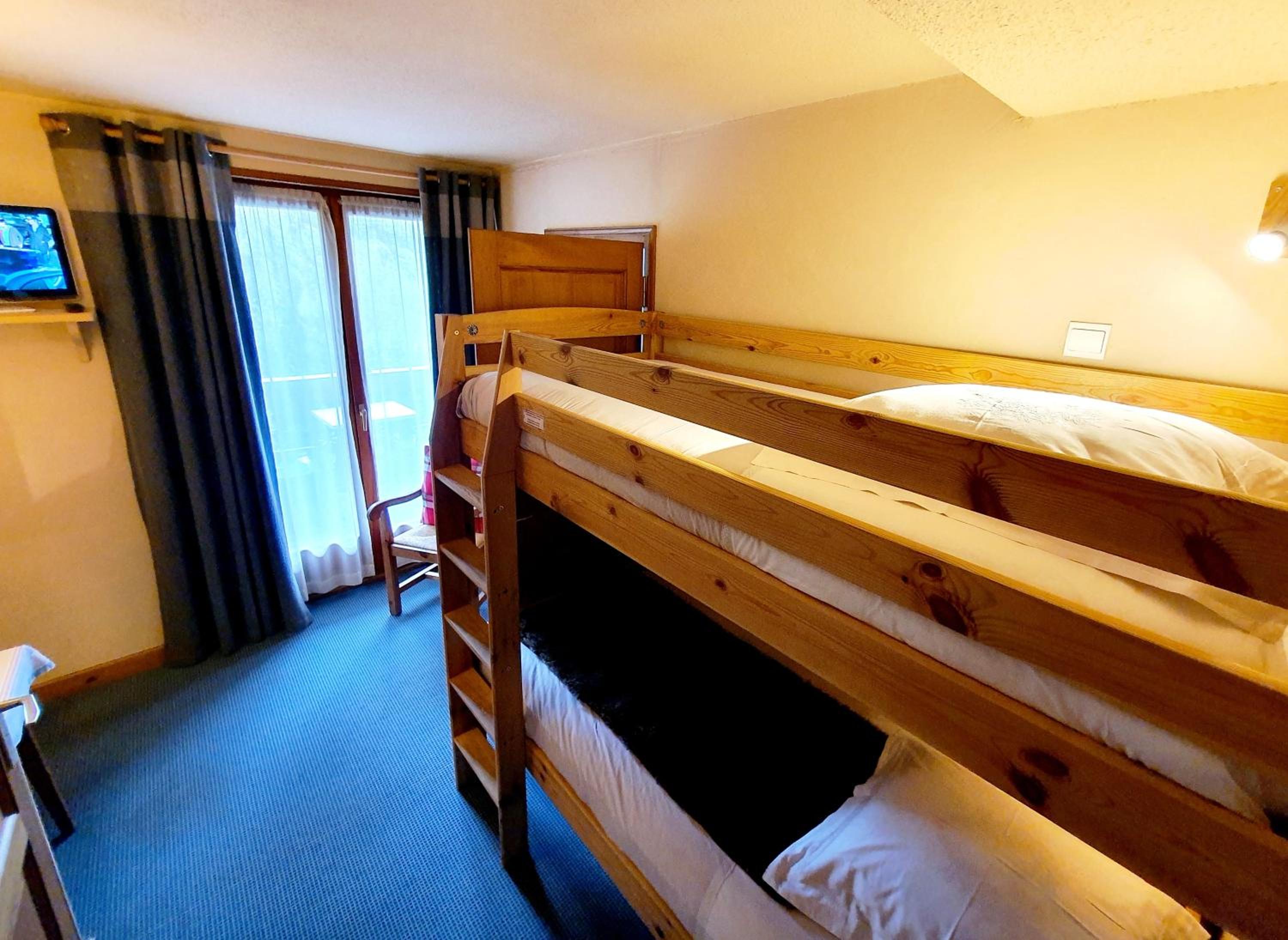 Standard Quadruple Room with village view - Photo 4