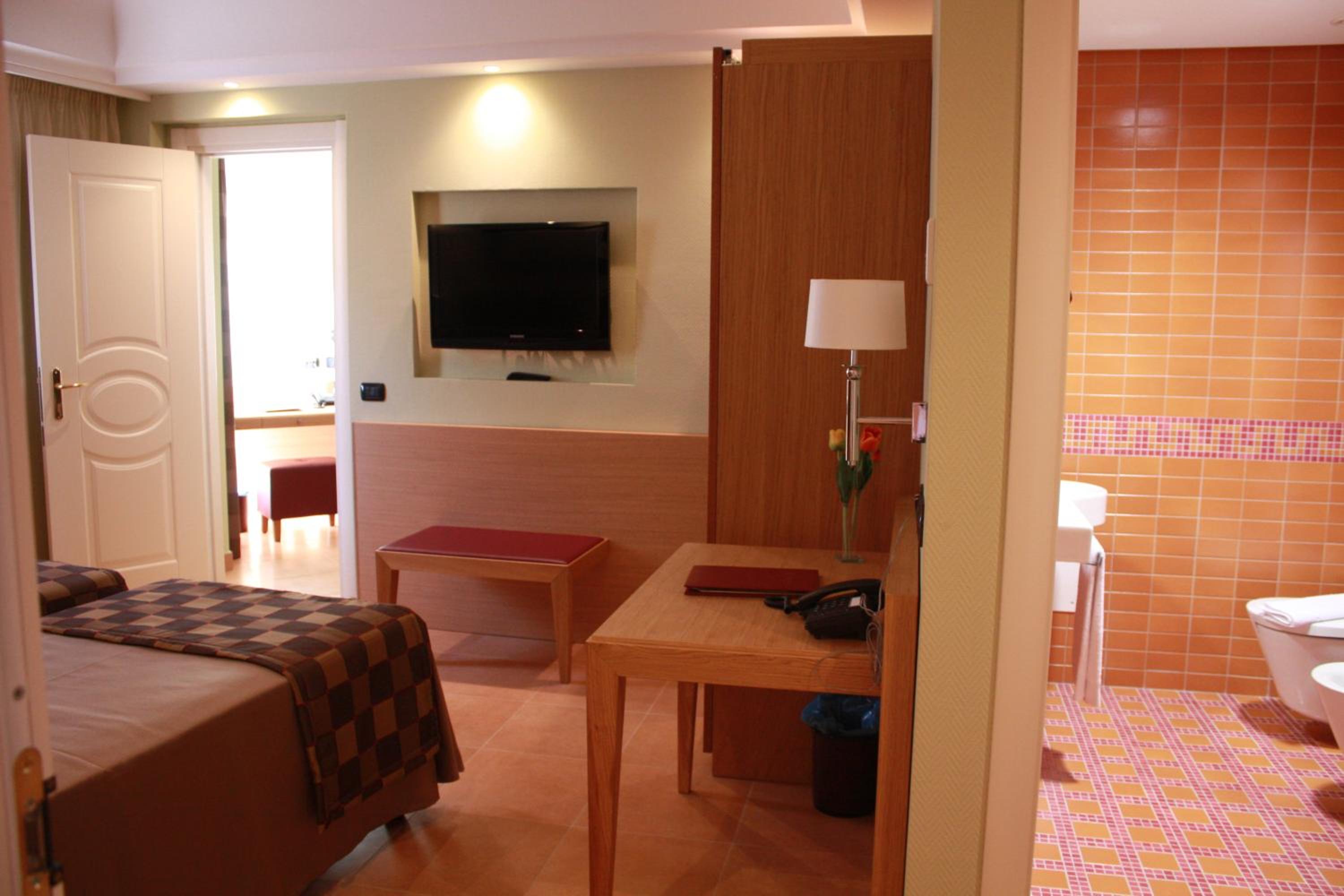 Two Connecting Rooms - Photo 1