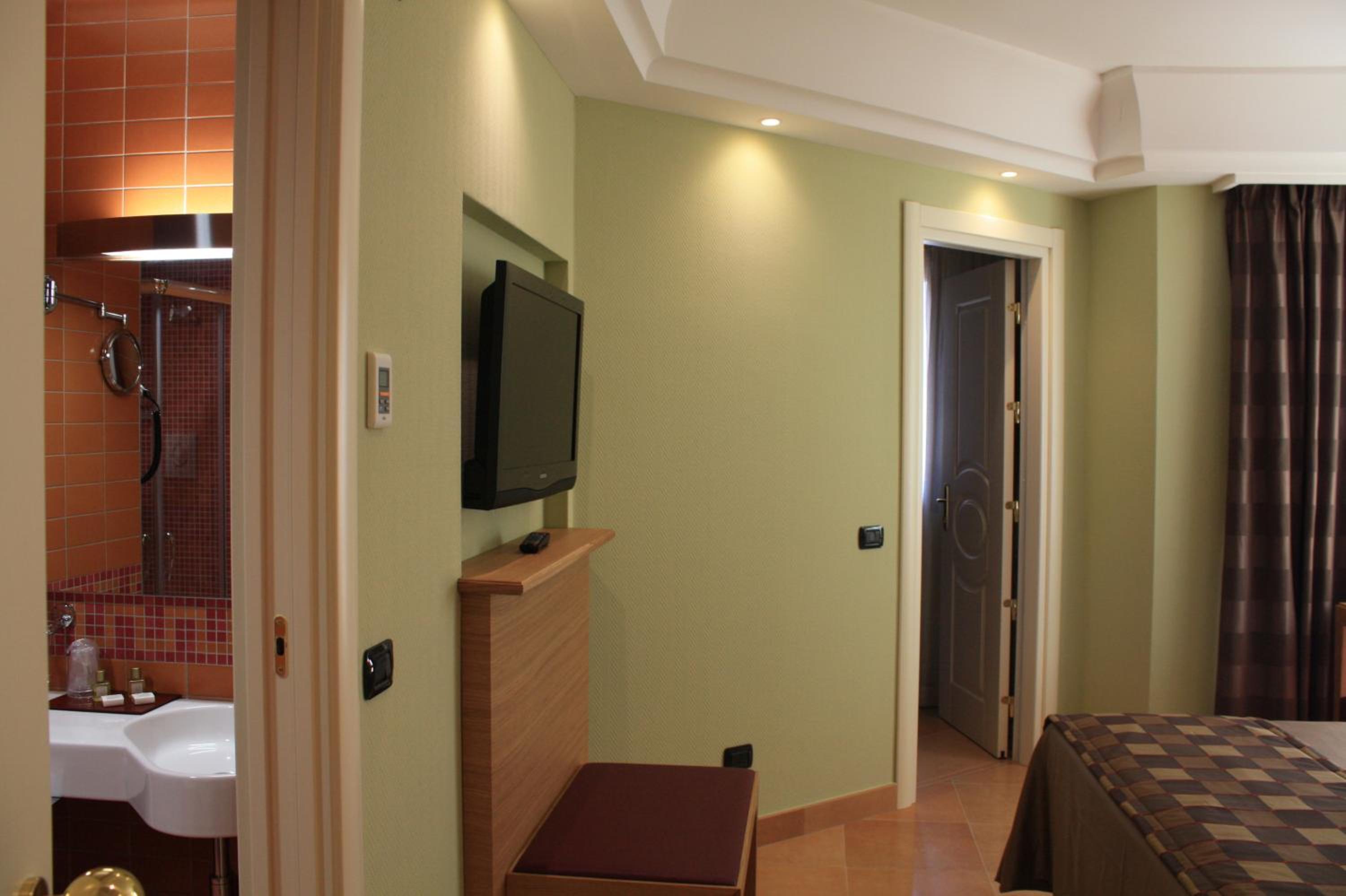 Two Connecting Rooms - Photo 5