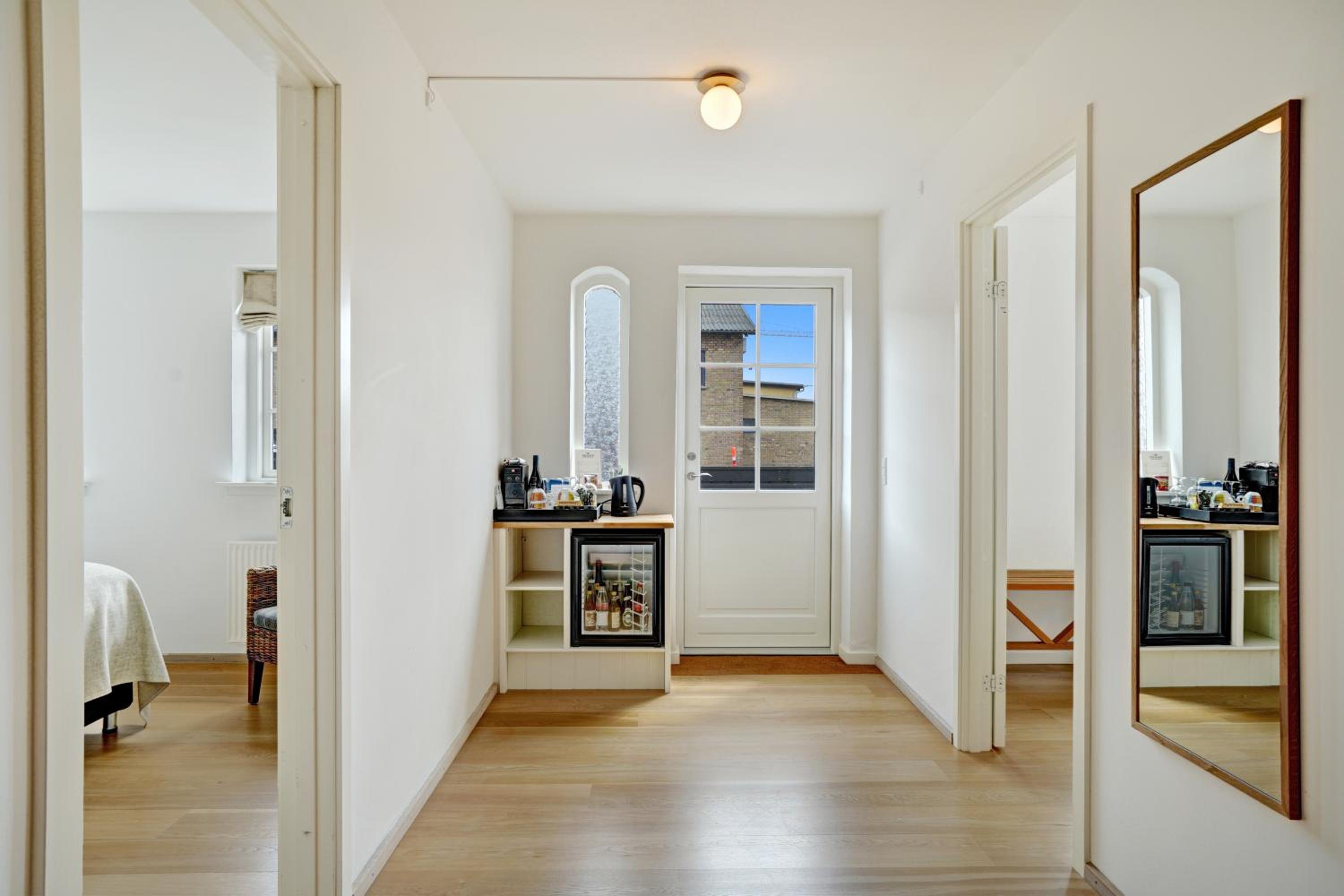 Family Room with Balcony or Terrace - Photo 5