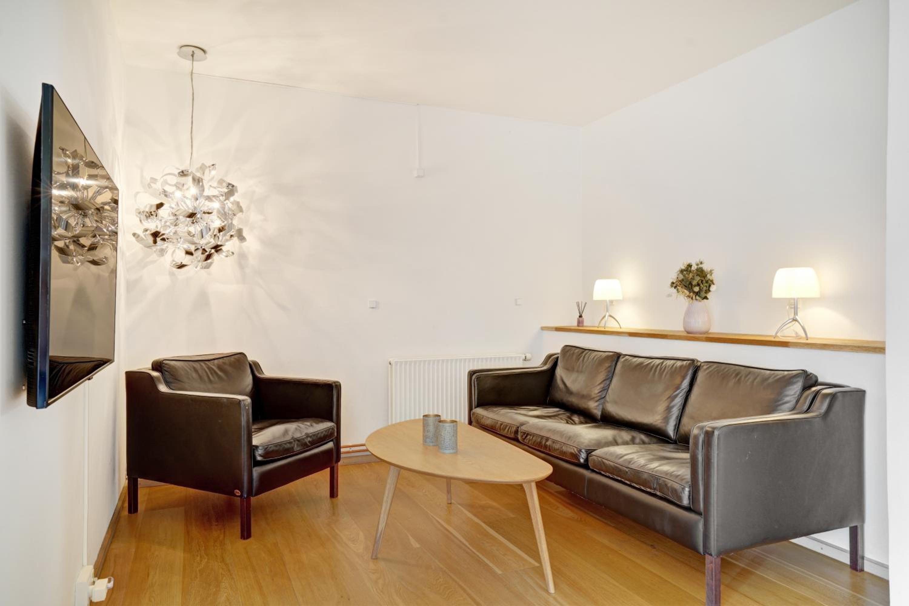 Family Room with Balcony or Terrace - Photo 4