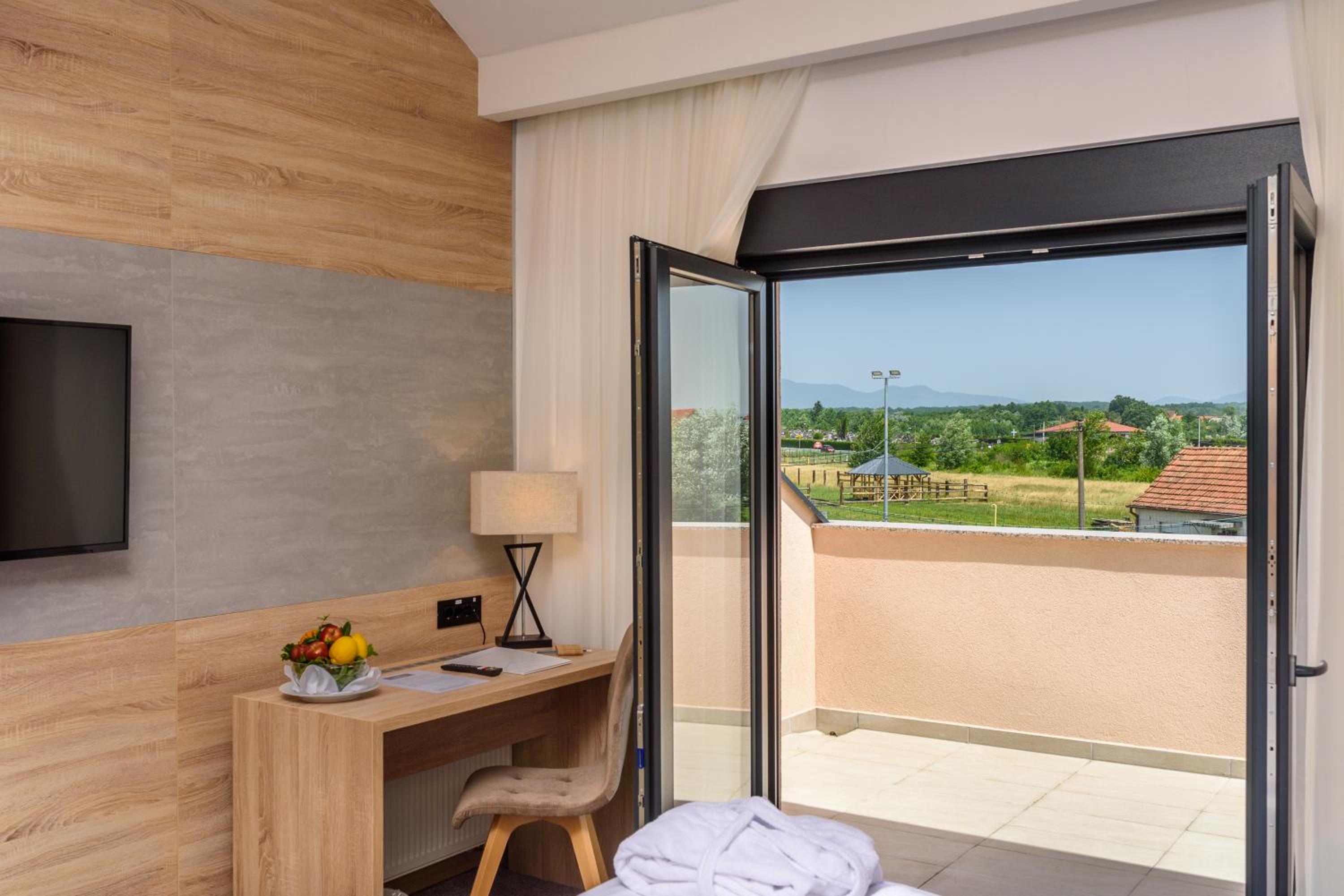 Deluxe Double or Twin Room with Balcony photo 2