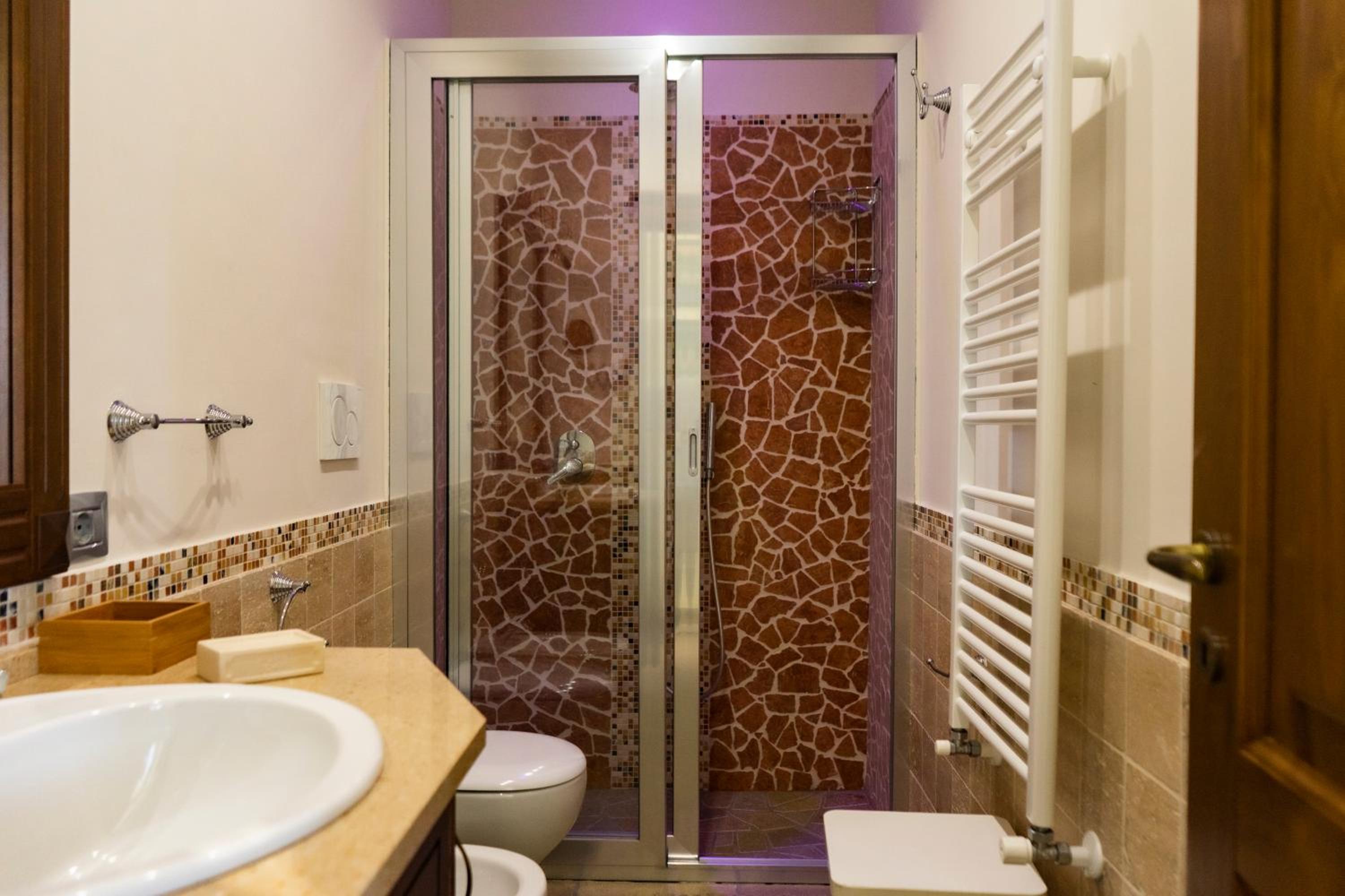 Two-Bedroom Apartment - Annex - Photo 14
