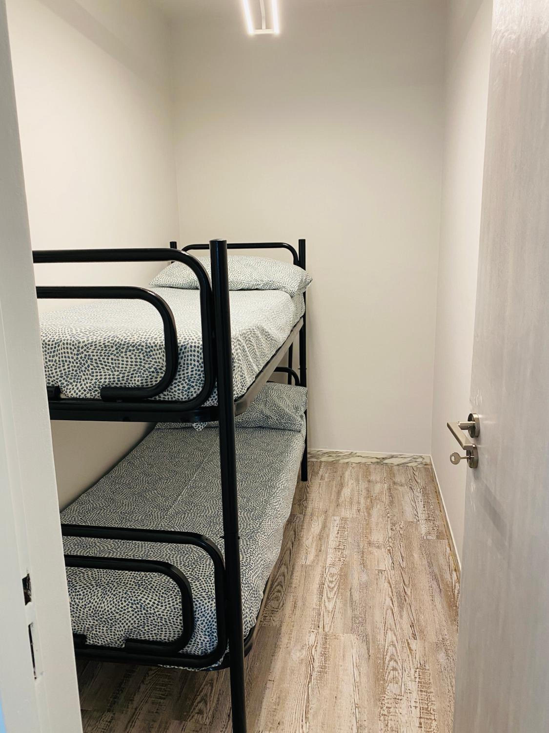 Two-Bedroom House - Photo 4