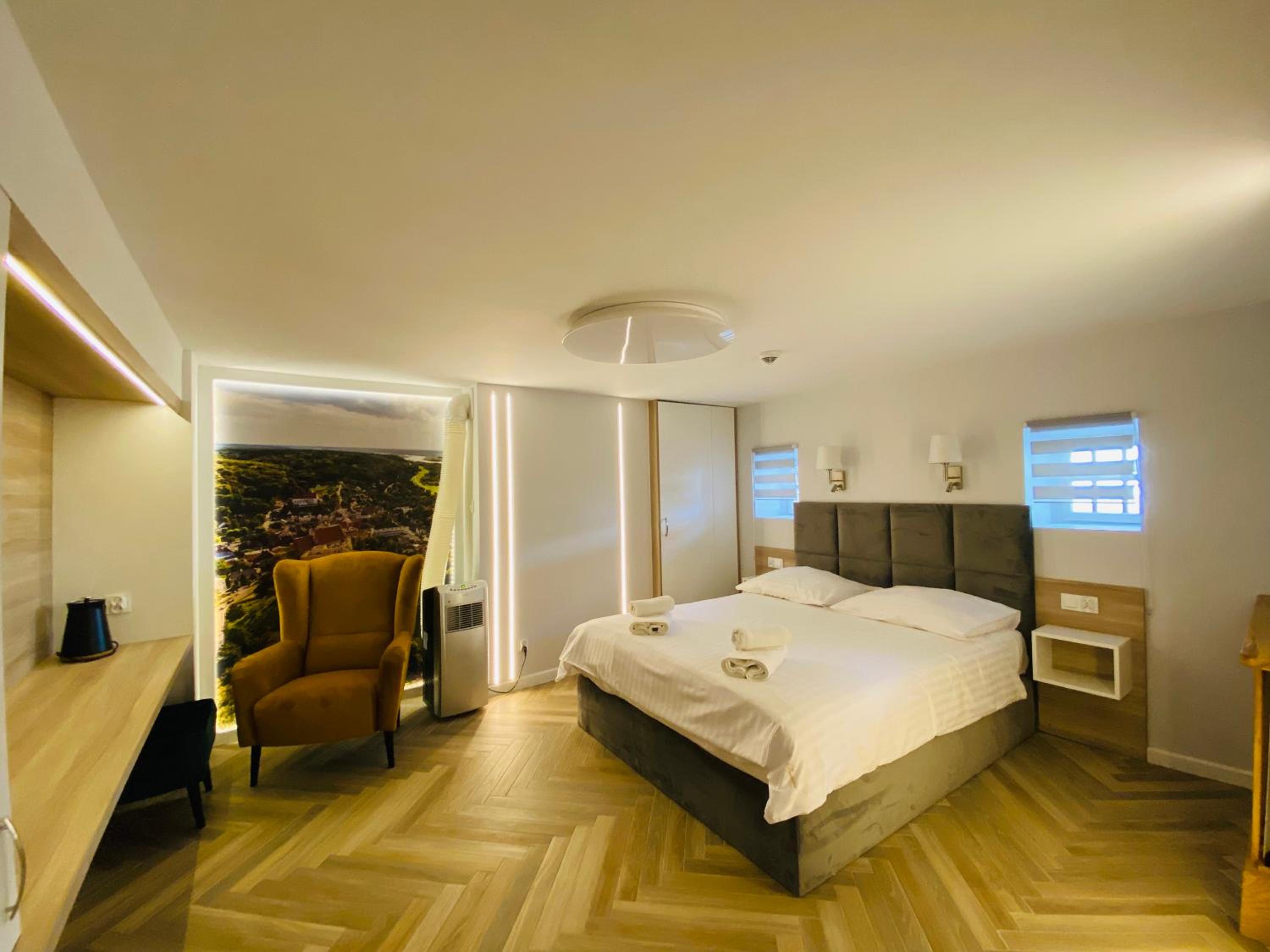 Double Room with Bathroom - Photo 7