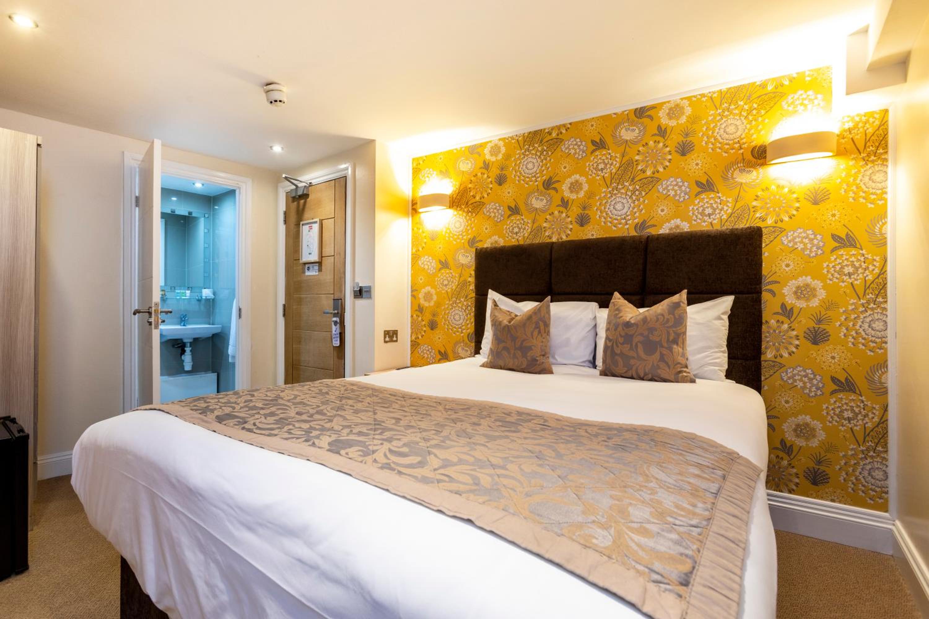 Standard Double Room photo 3