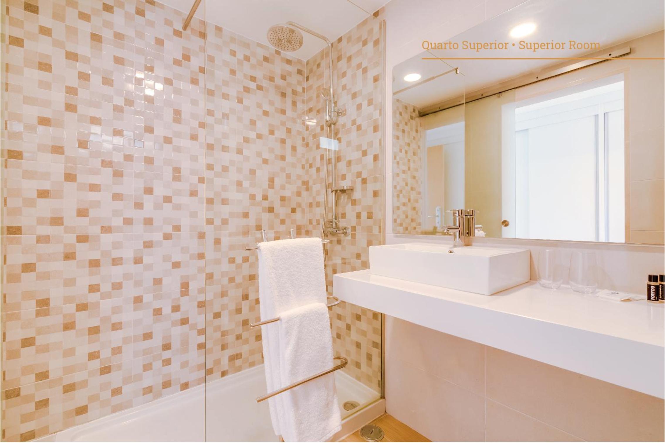 Superior Twin Room (2 Adults + 1 Children)