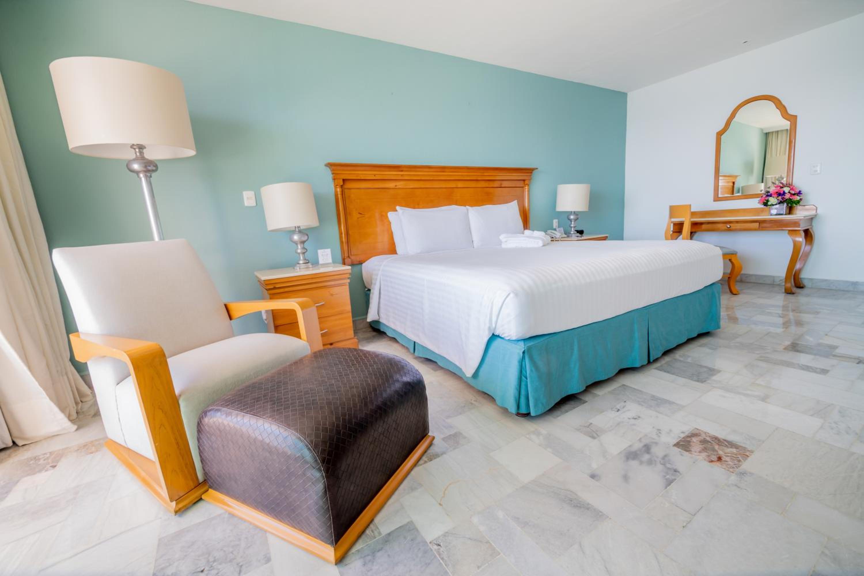 Club Privilege Suite with Sea View - Photo 1