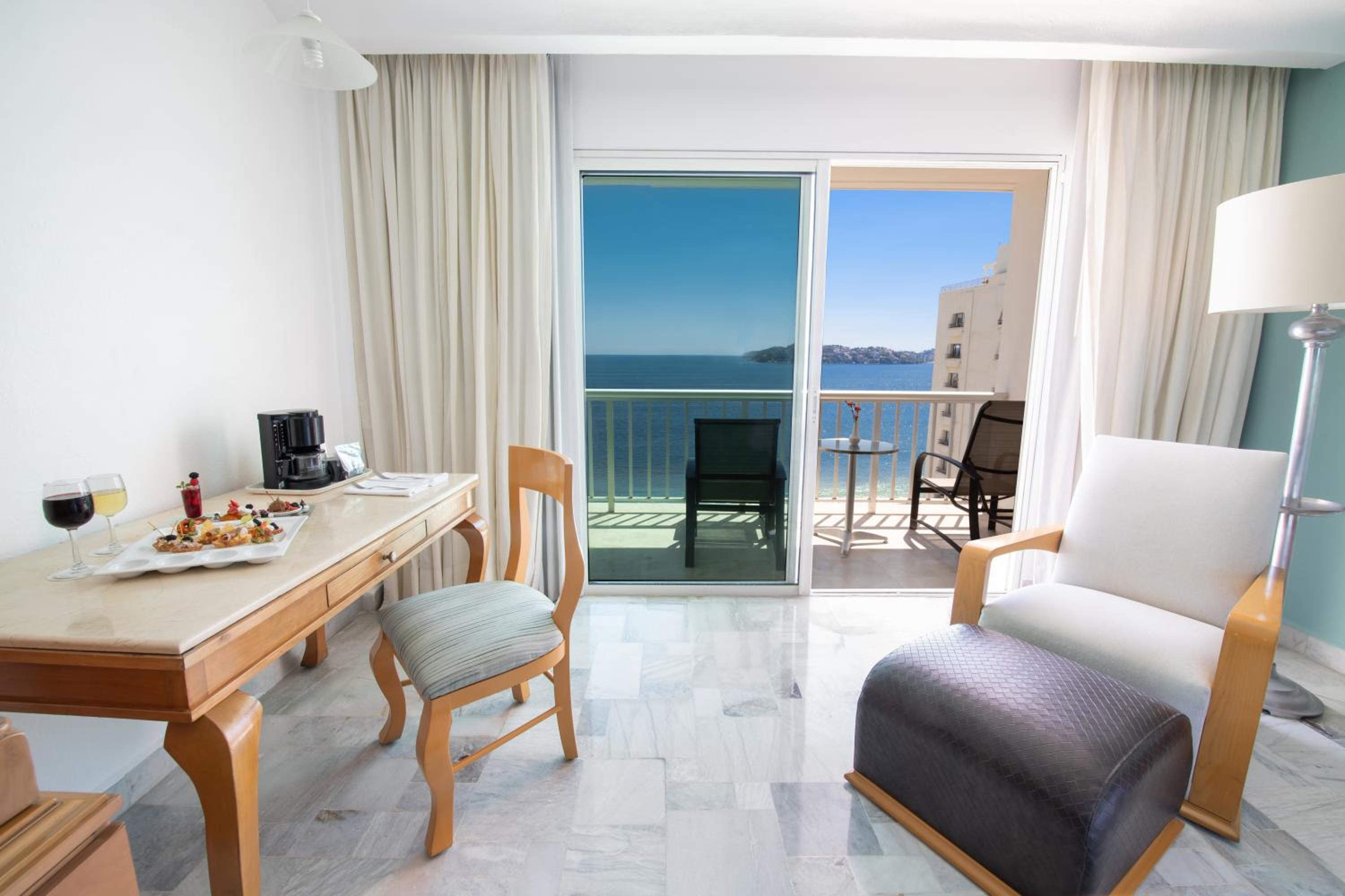 Club Privilege Suite with Sea View - Photo 3